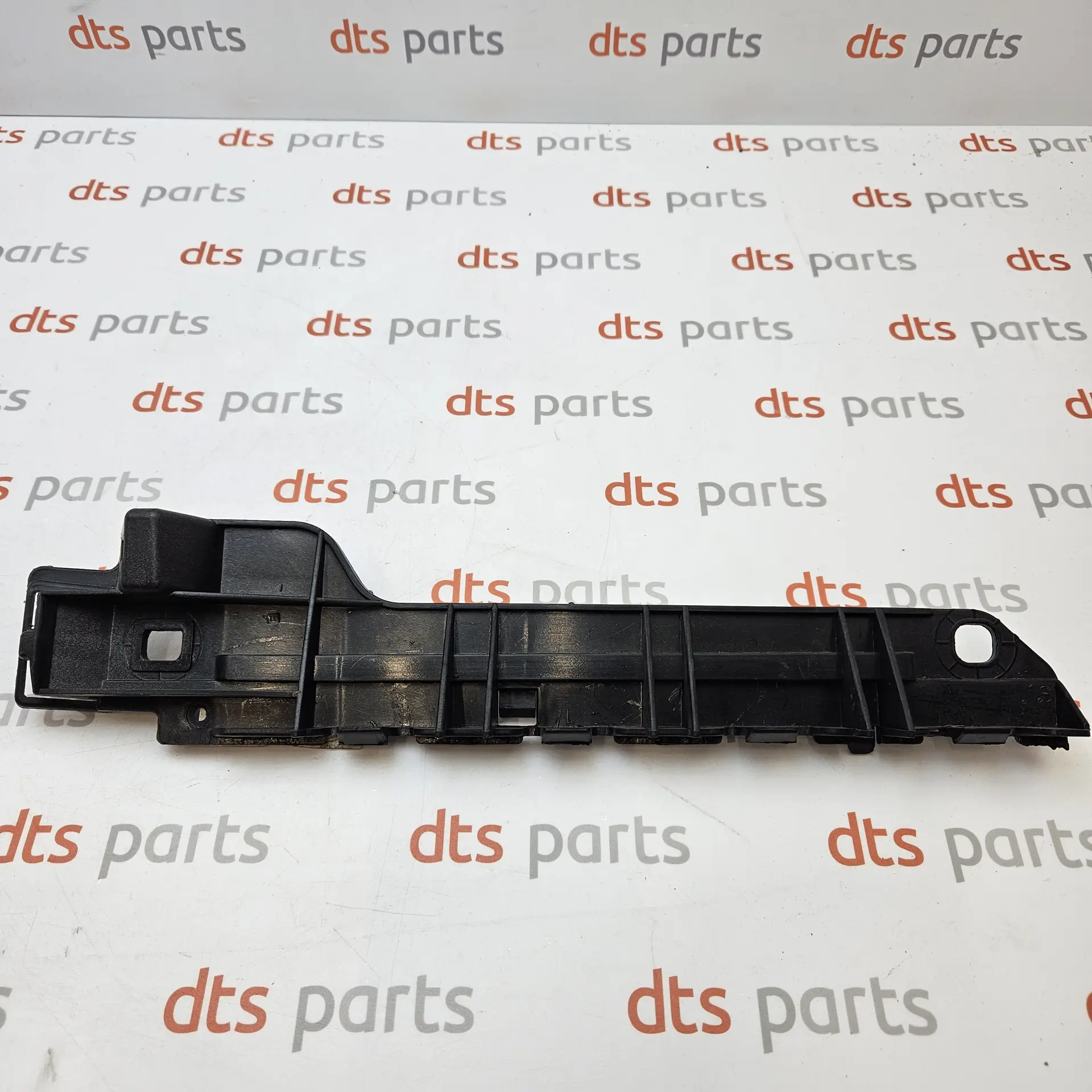 OEM Alfa Romeo 0060691361 – Front bumper right side bracket