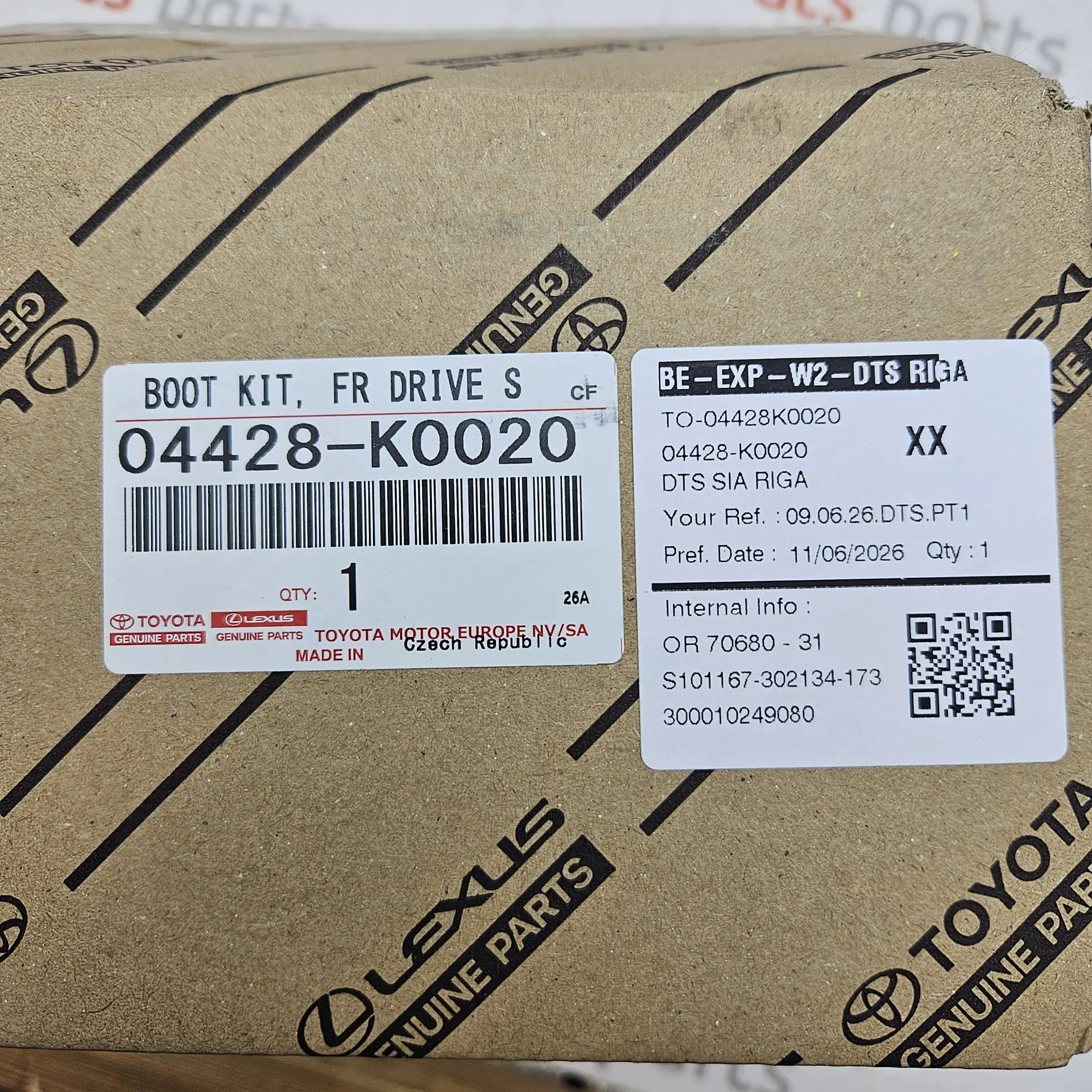 OEM Toyota 04428K0020 – Front left cv joint drive shaft boot kit