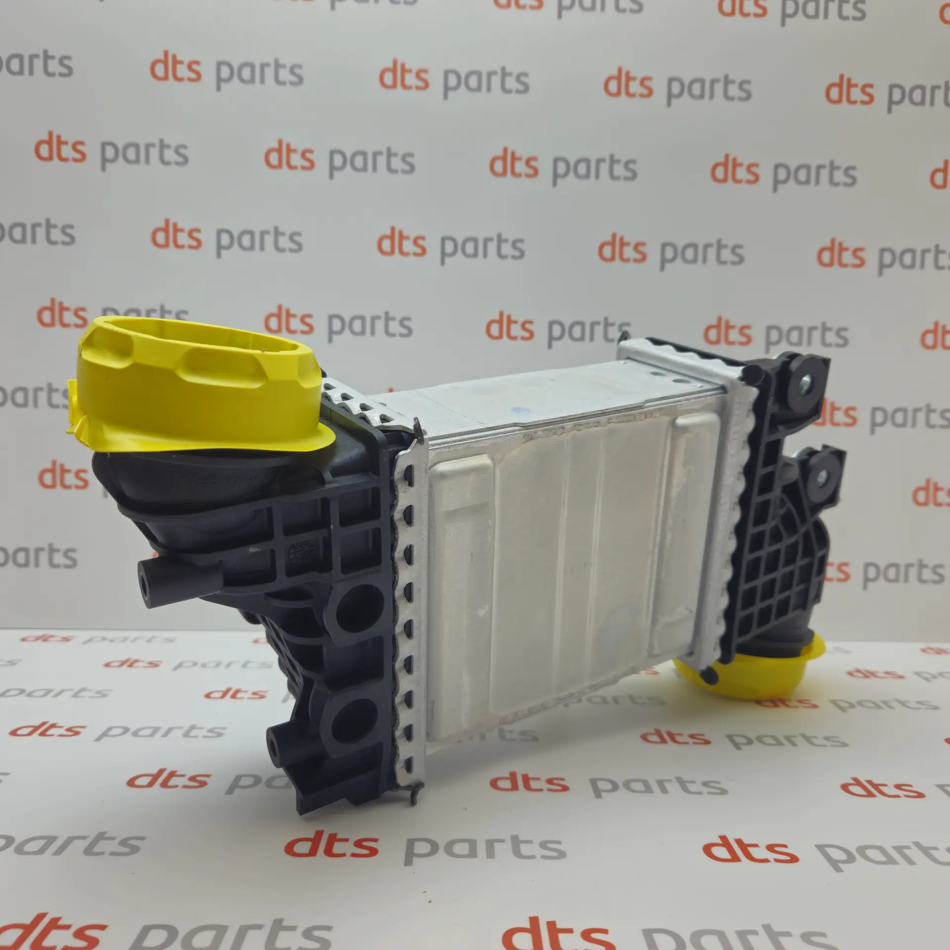 OEM Volkswagen 04L145749M – Intercooler