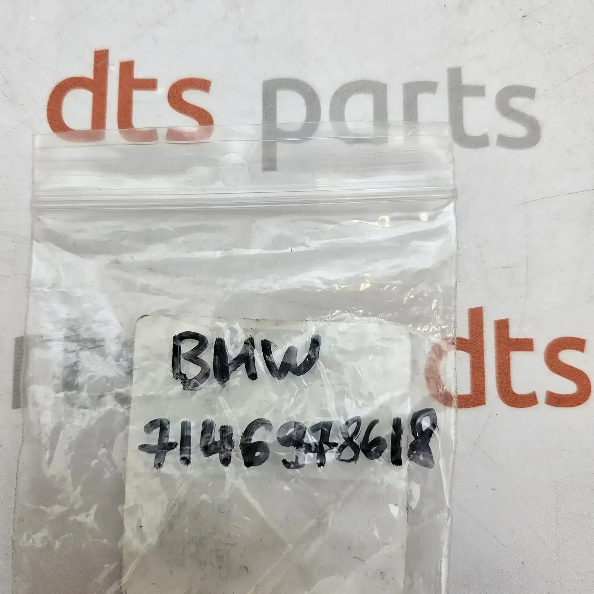OEM BMW 07146978618 – Torx screw bolt with washer