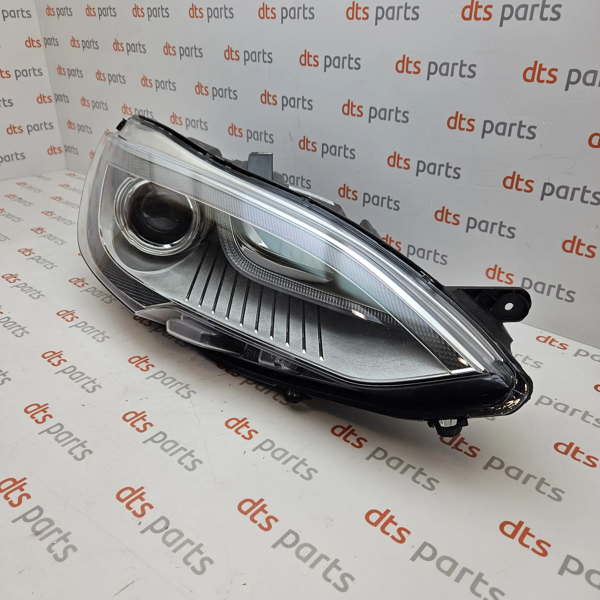 OEM Tesla 101222700C – Right headlight