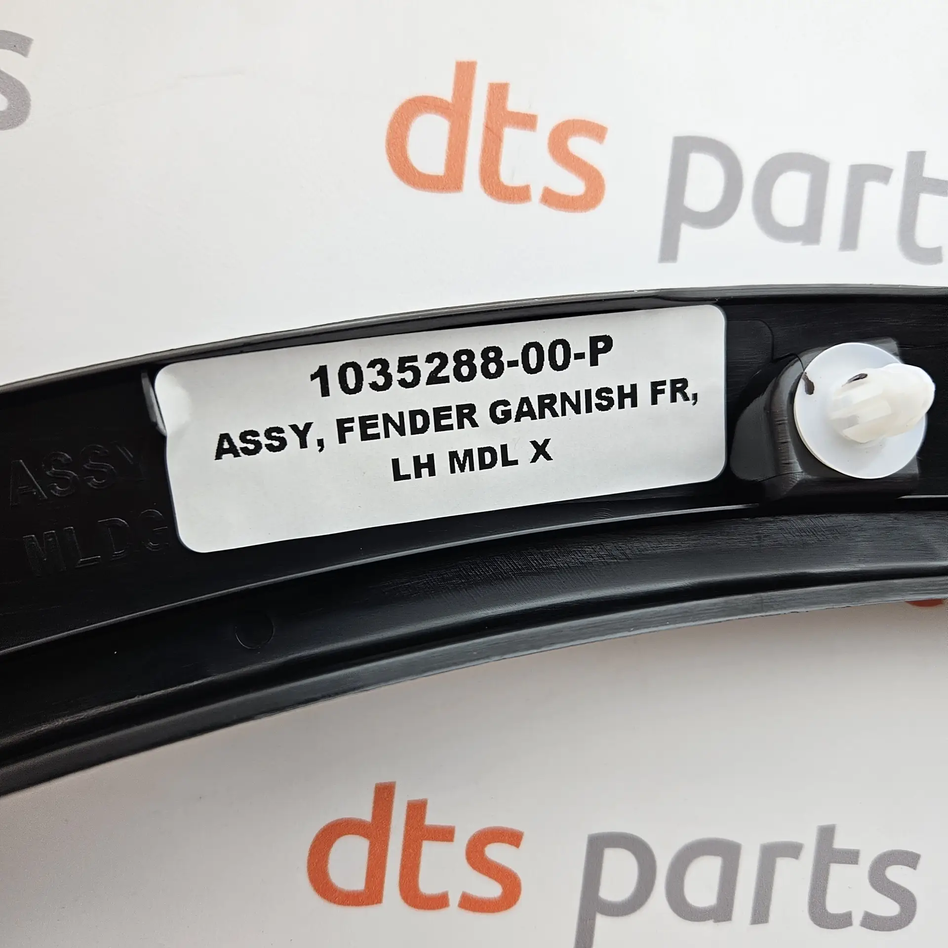 OEM Tesla 103528800P – Front left fender arch trim