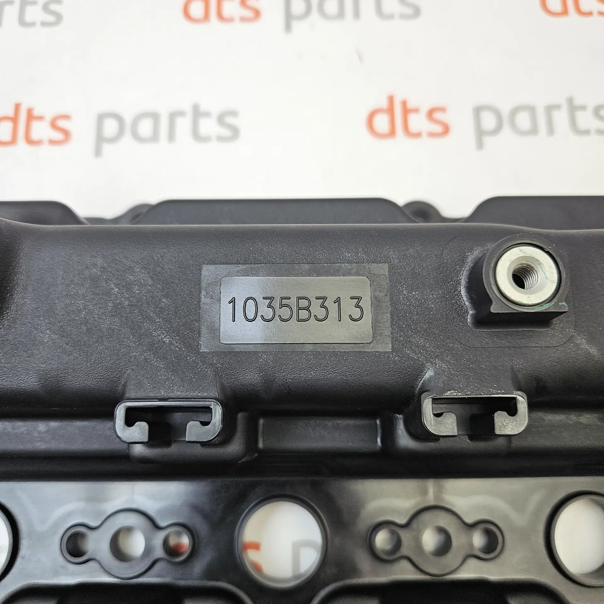 OEM Mitsubishi 1035B313 – Rocker Cover Assembly / Valve Cover