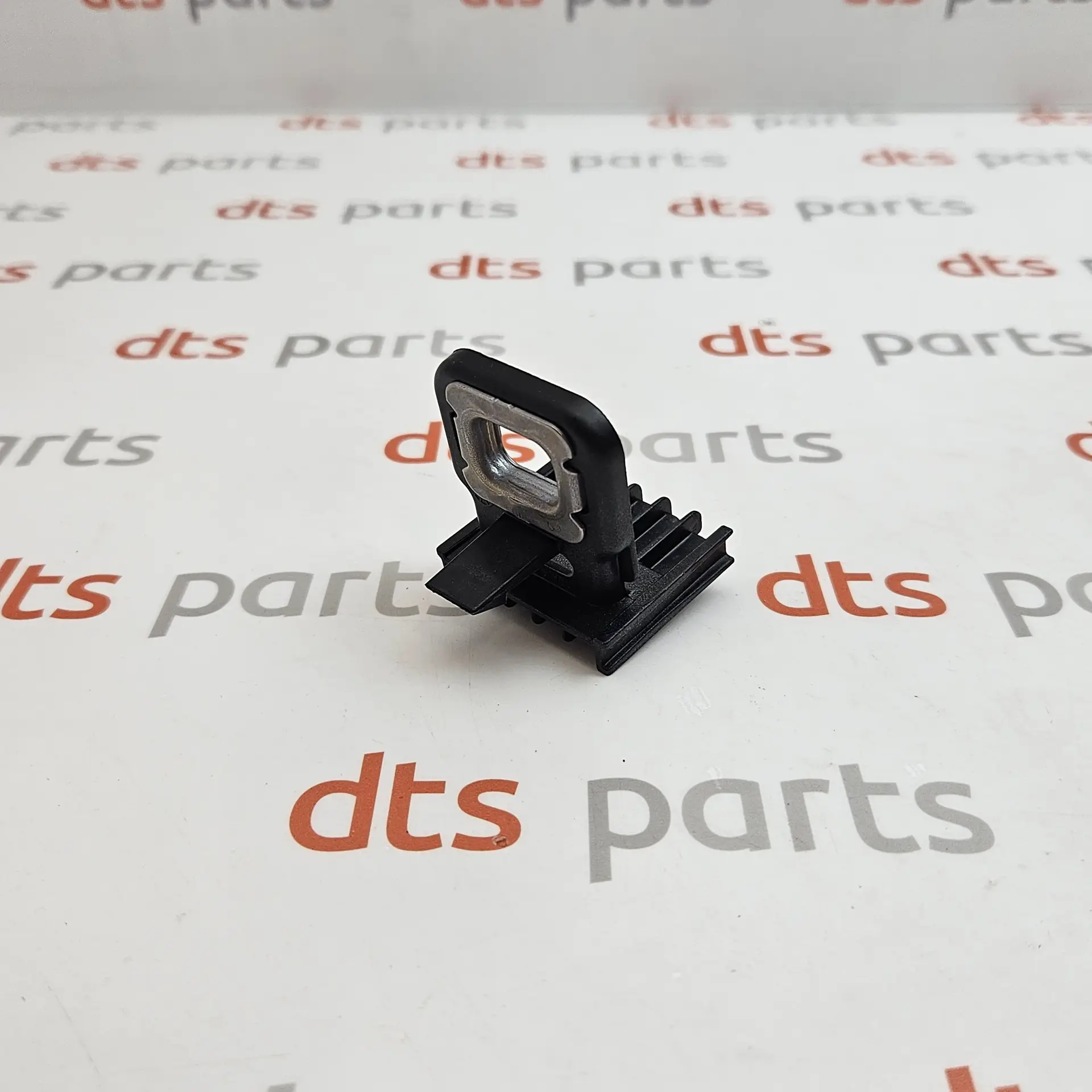 OEM VAG 10A941109 – Headlight repair bracket
