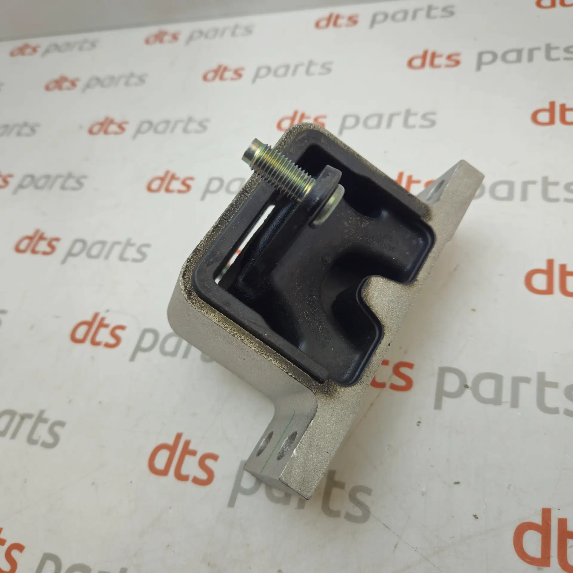 OEM Nissan 113204GB5A – ENGINE INSULATOR MOUNTING