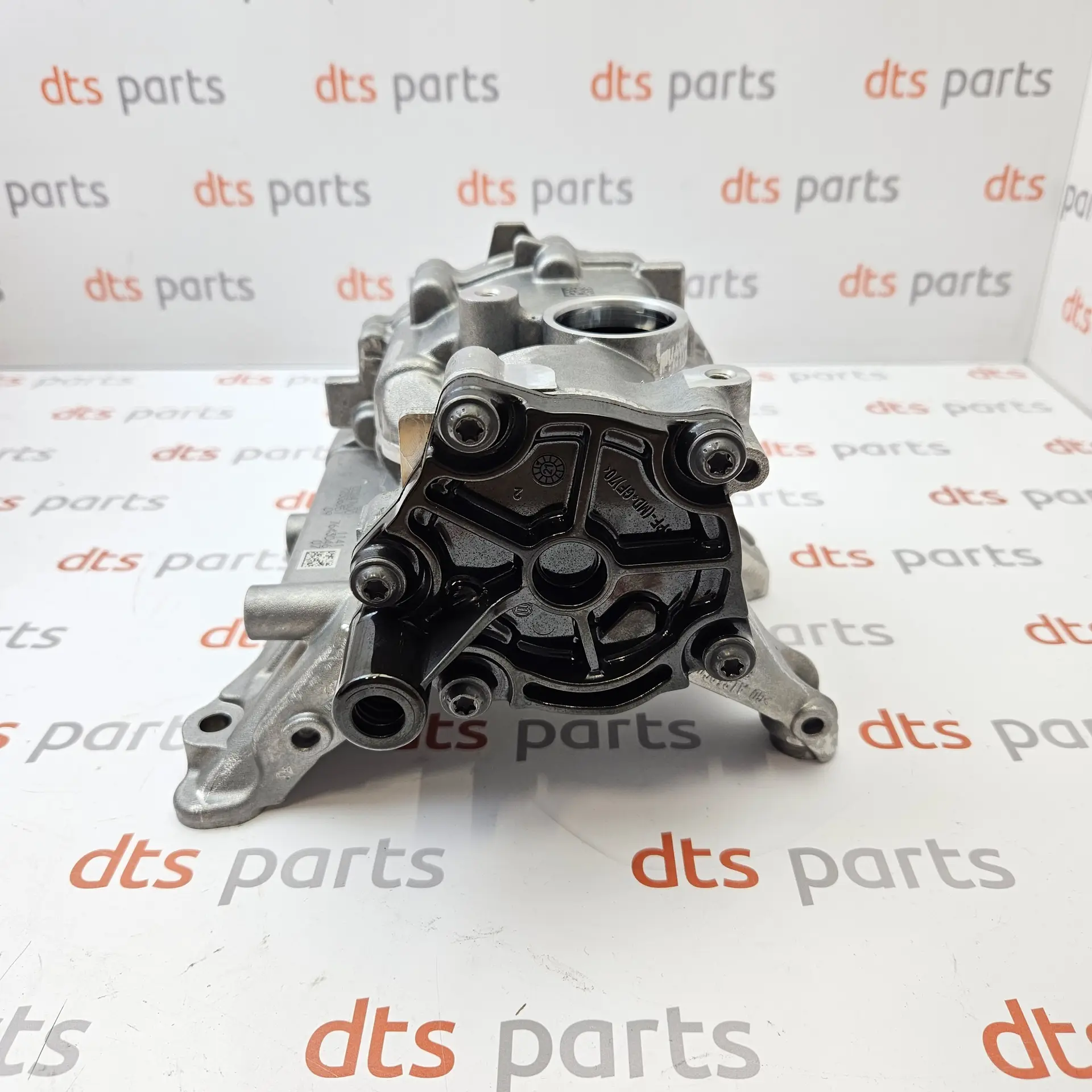 OEM BMW 11417643046 – Engine oil pump assembly