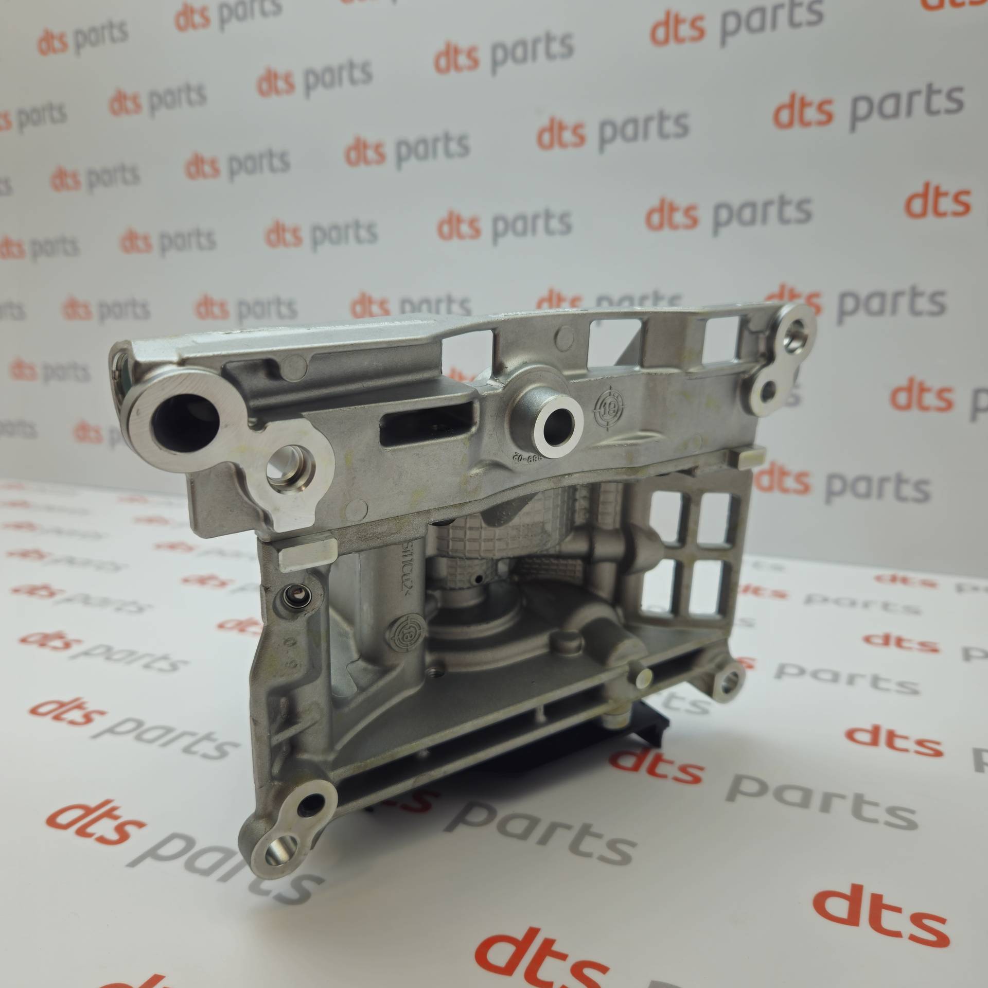 OEM BMW 11417823009 – Oil vacuum pump