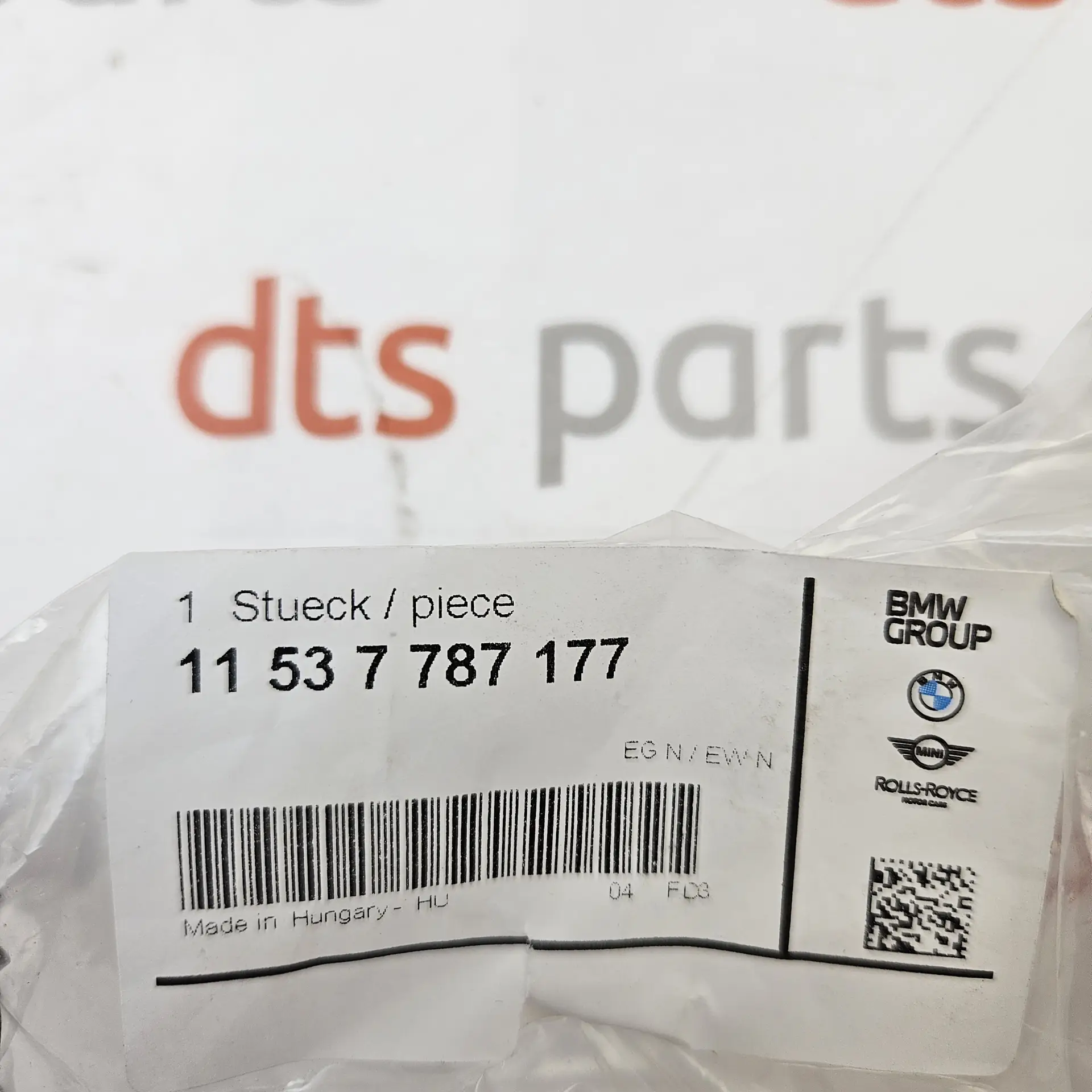OEM BMW 11537787177 – Engine coolant radiator upper hose assemblyb