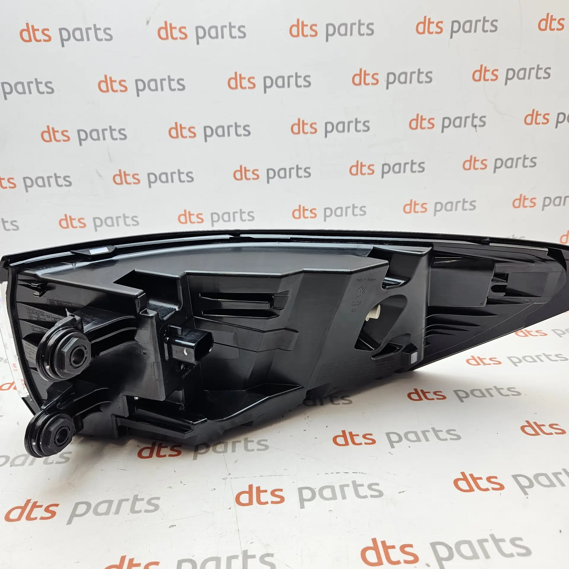 OEM Volkswagen 11A945095 – Outer left rear LED tail light assembly