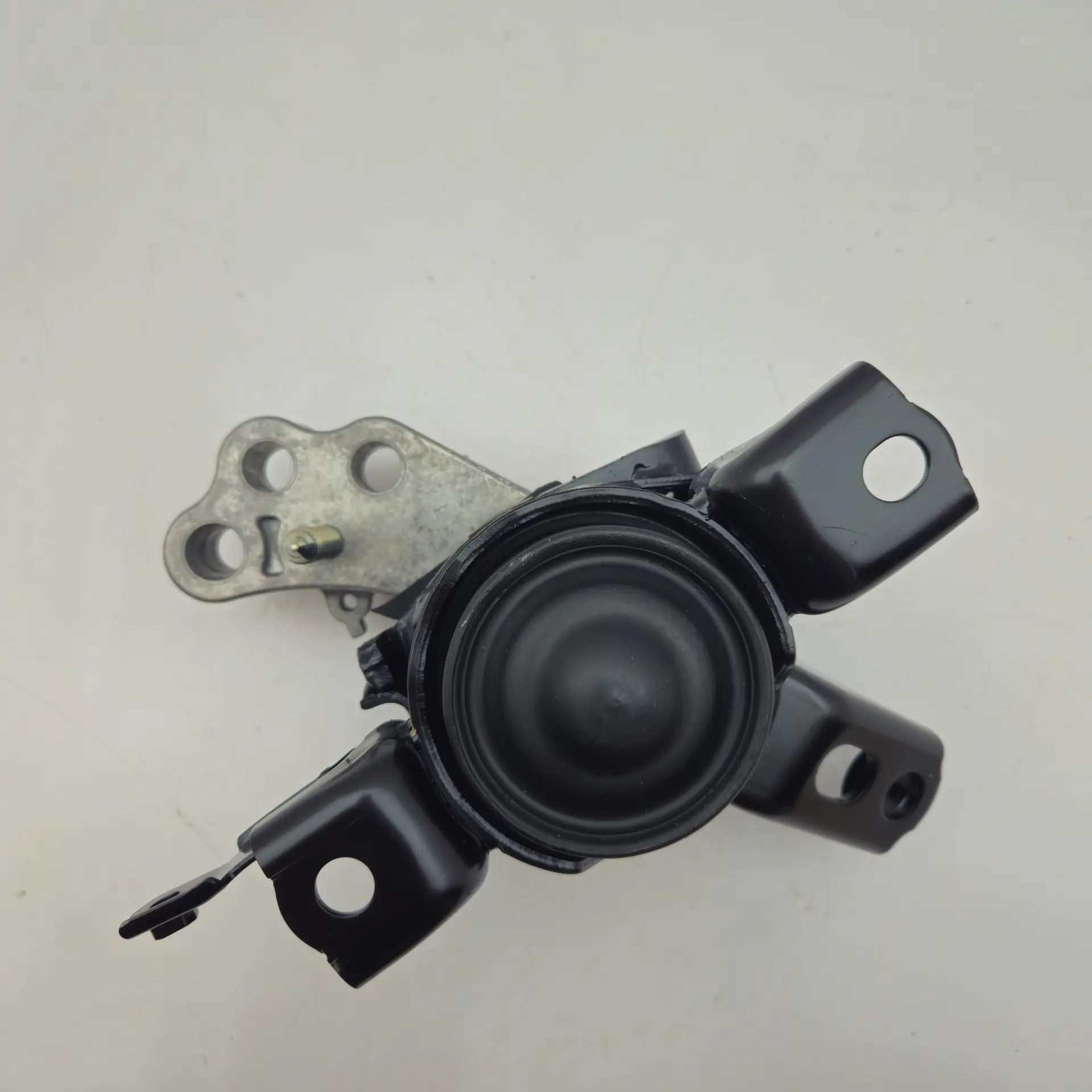 OEM Toyota/Lexus 123050R020 – Right engine mount bracket