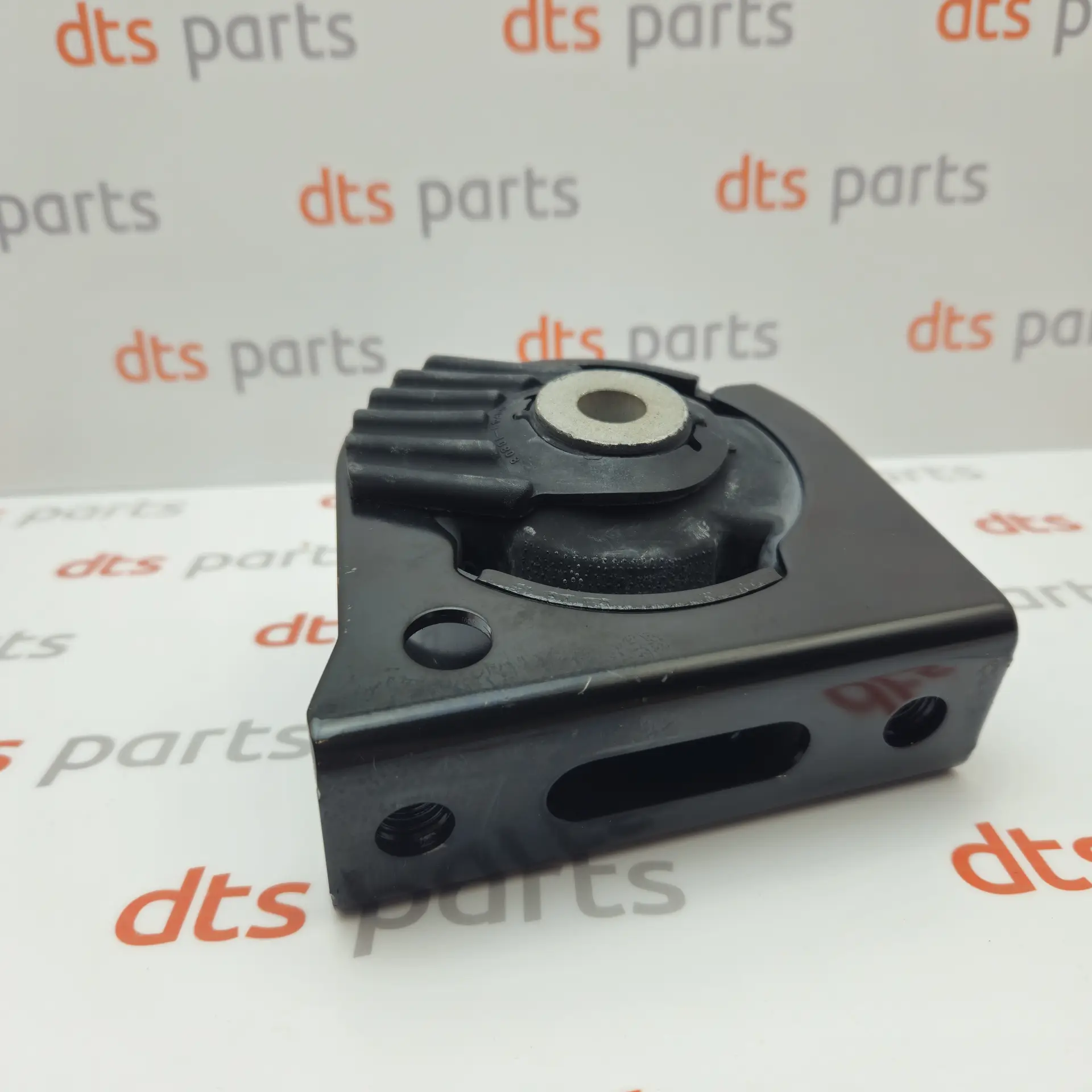OEM Toyota 123610R040 – Engine mount bracket