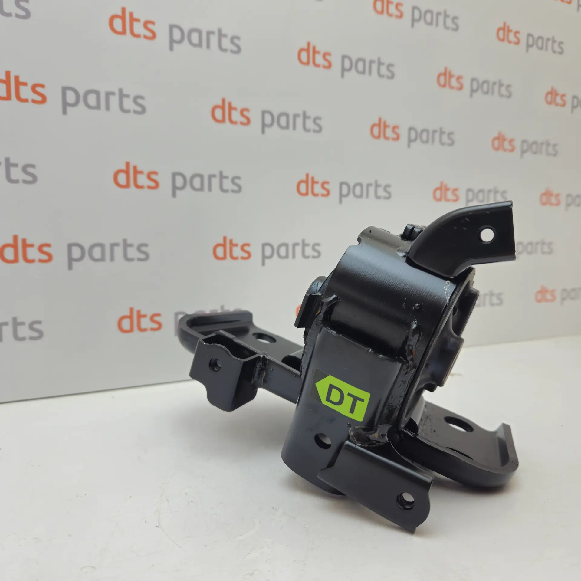 OEM Toyota/Lexus 123720R040 – Left engine mount bracket