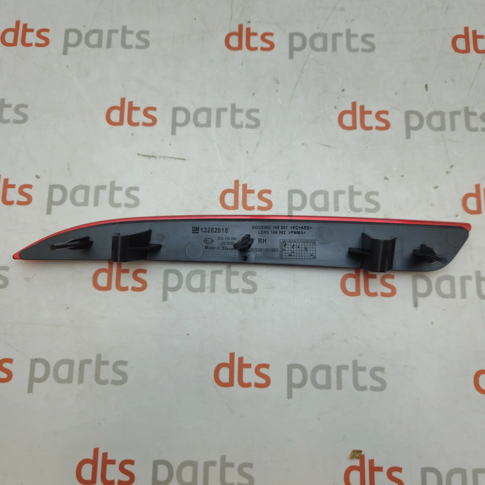 OEM PSA 13262018 – Rear bumper lower reflector lens assembly