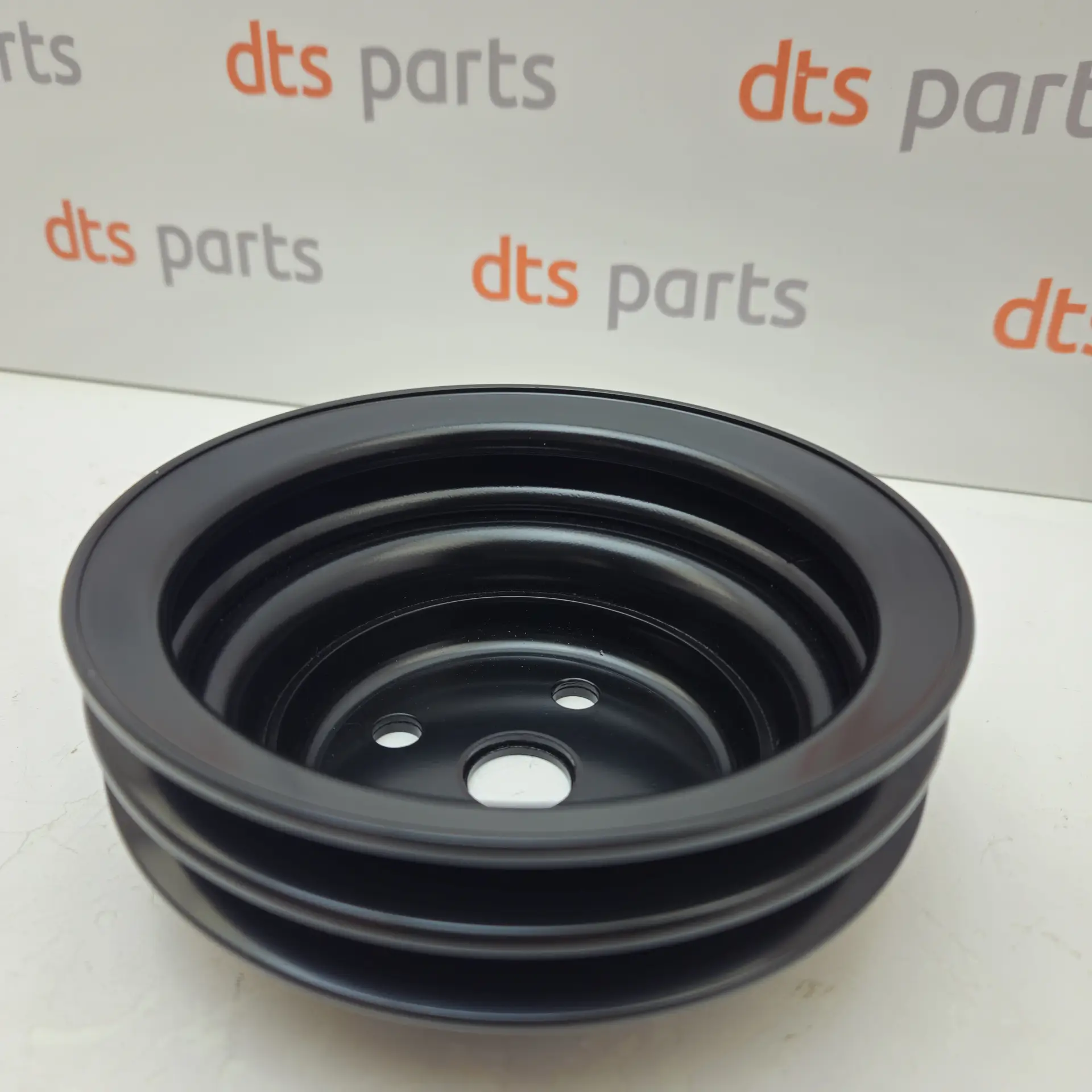 OEM Mitsubishi 1330A007 – Cooling fan pulley