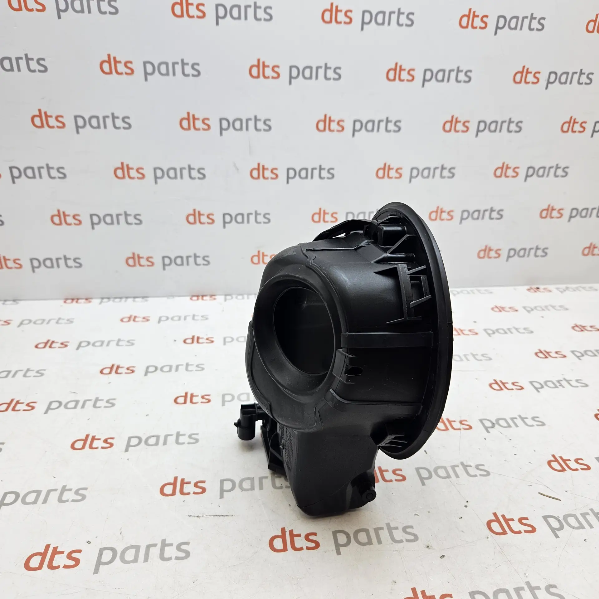 OEM PSA 13367796 – Fuel tank filler neck housing with integrated flap locking motor assembly