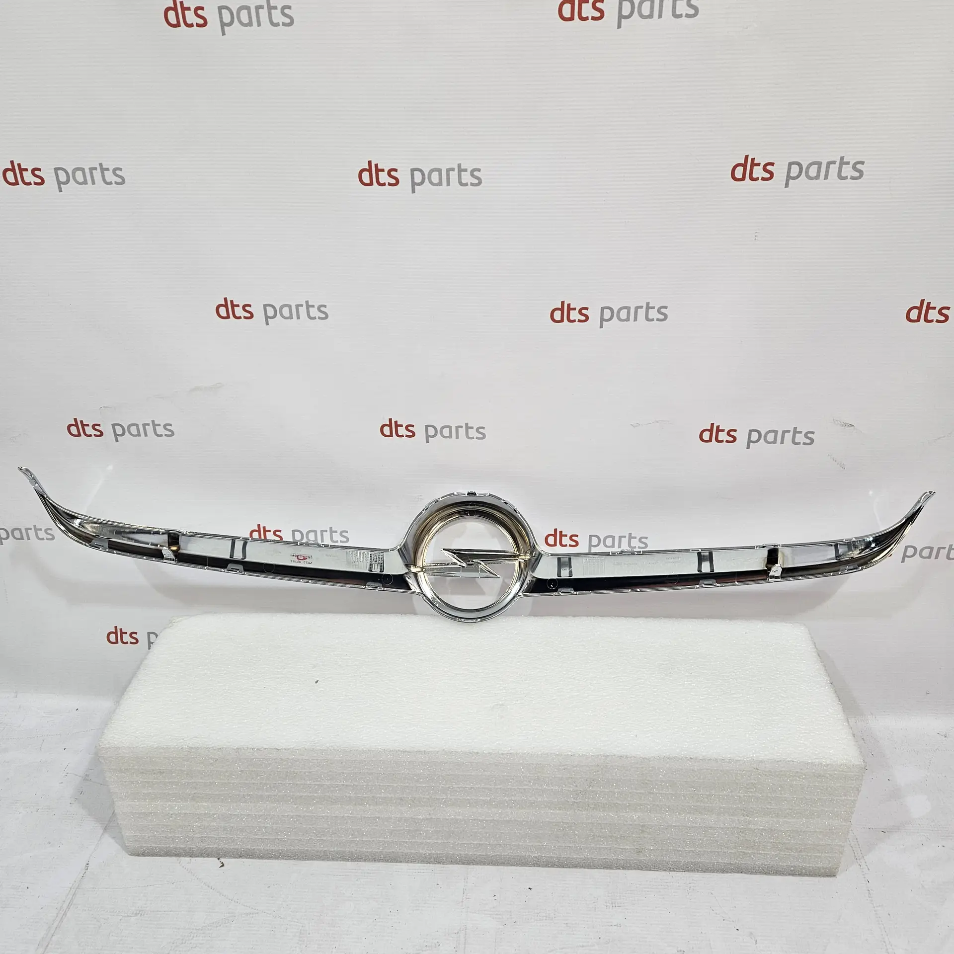 OEM Opel 13419812 – Radiator grille moulding ,chrome