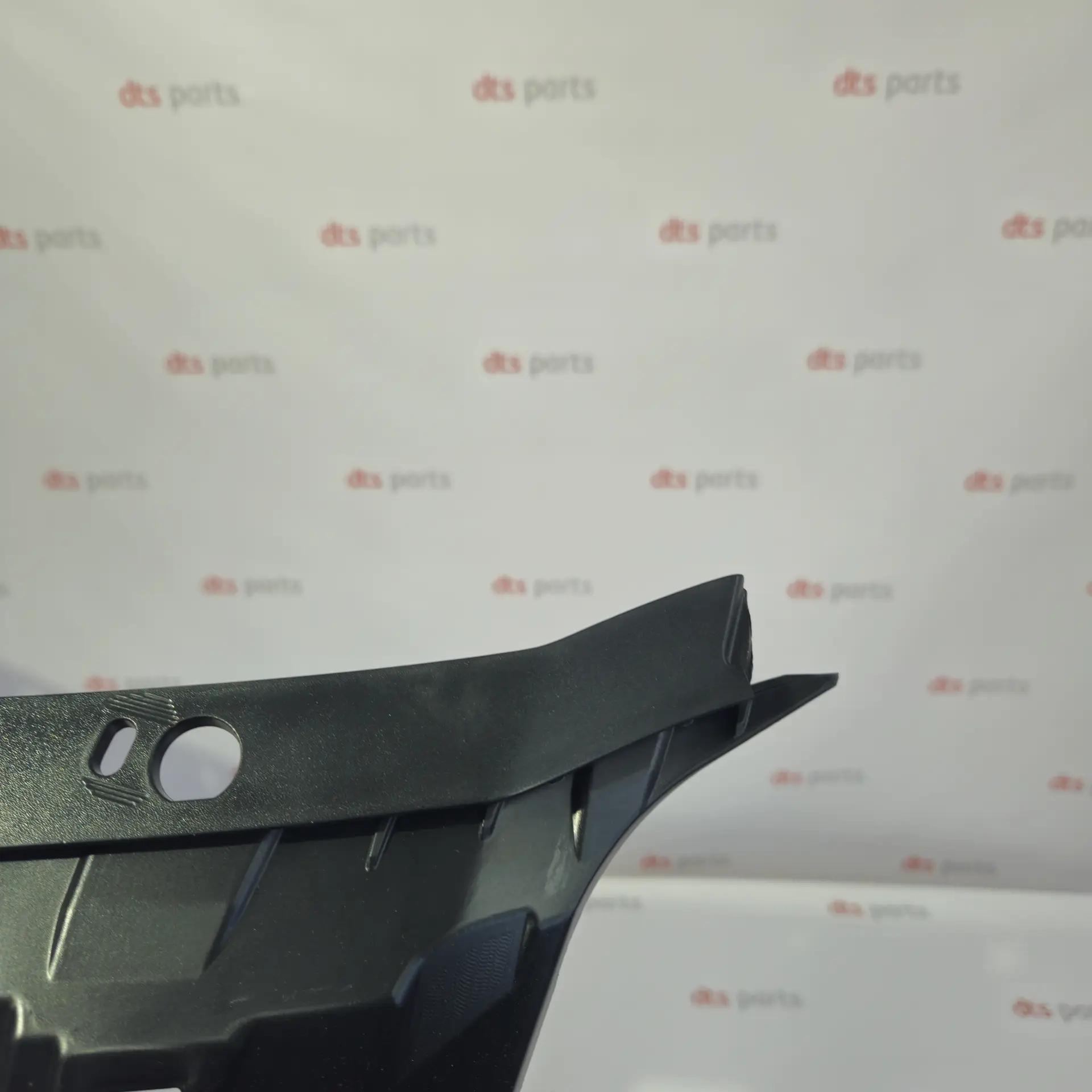 OEM Opel 13431154 – Front radiator grille Defected