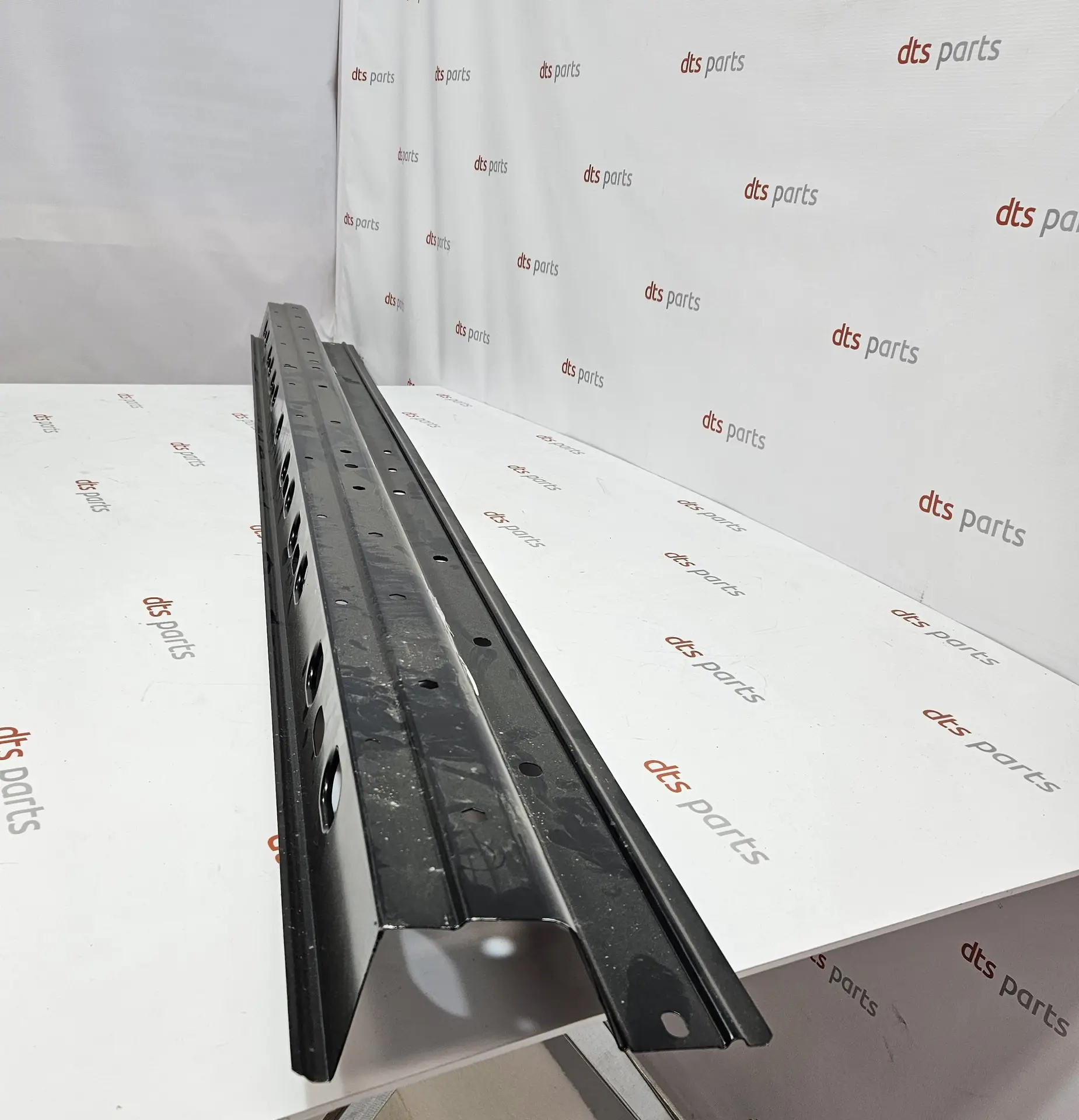 OEM FCA 1344846080 – Side rail