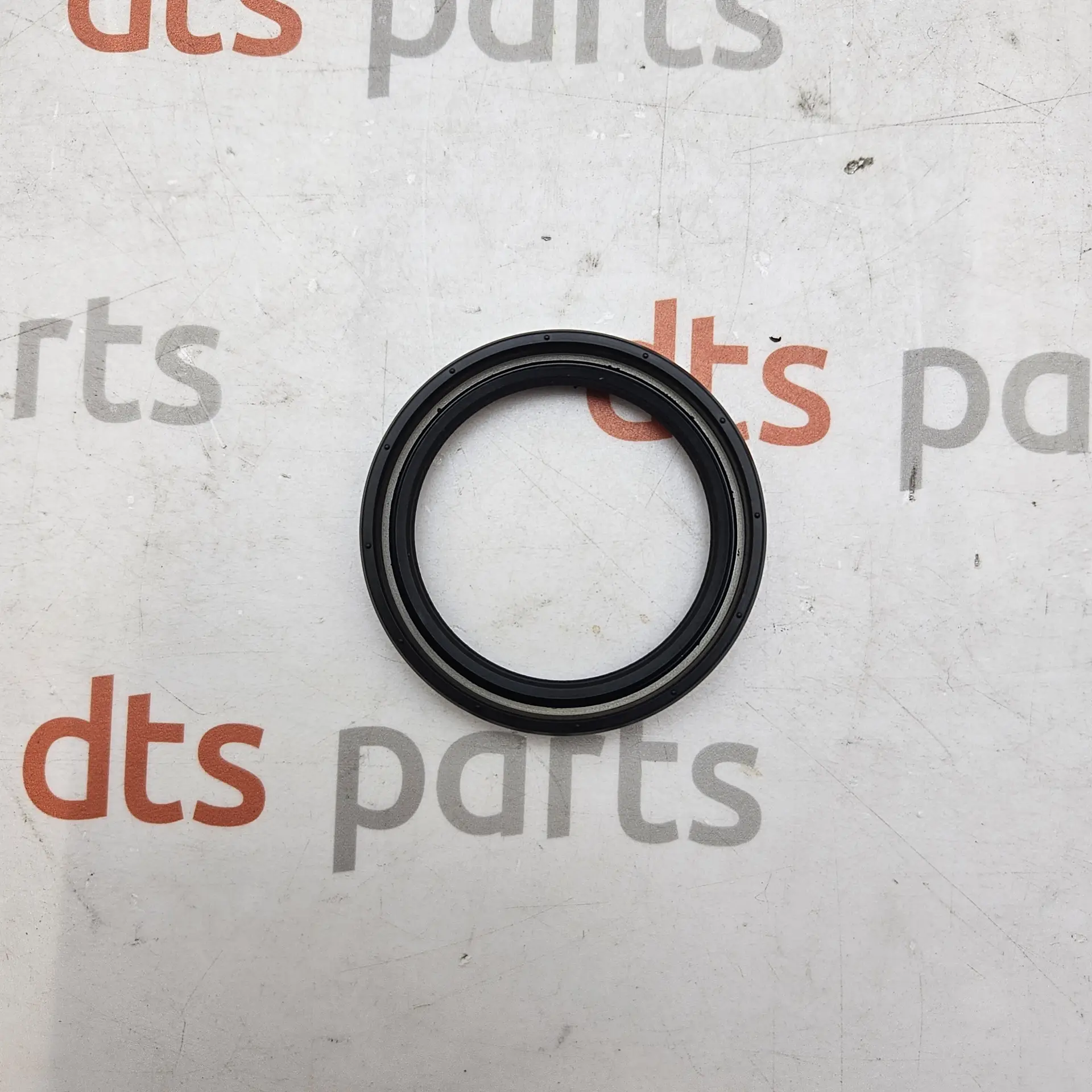 OEM Nissan 13510ED000 – Front crankshaft oil seal