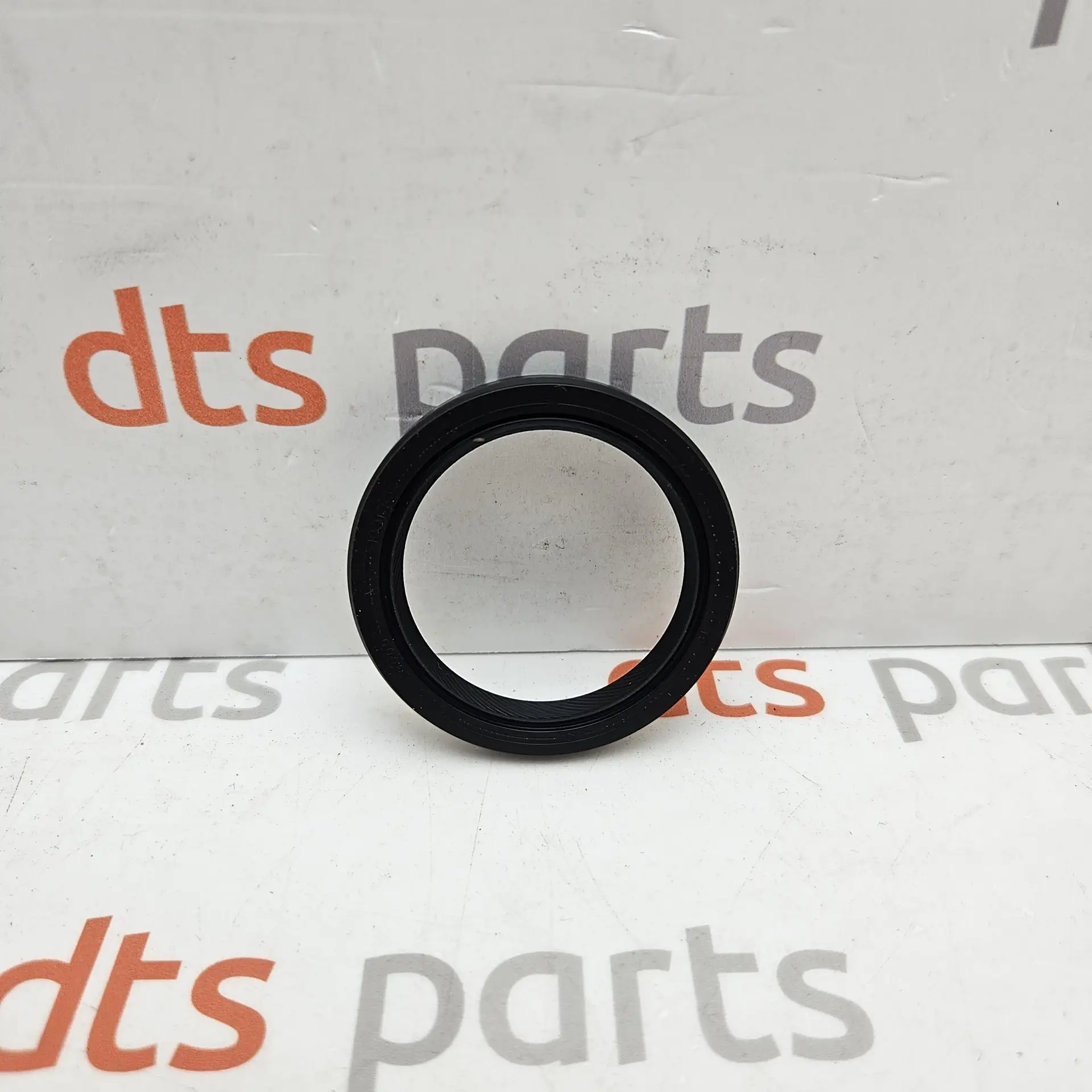 OEM Nissan 13510ED000 – Front crankshaft oil seal
