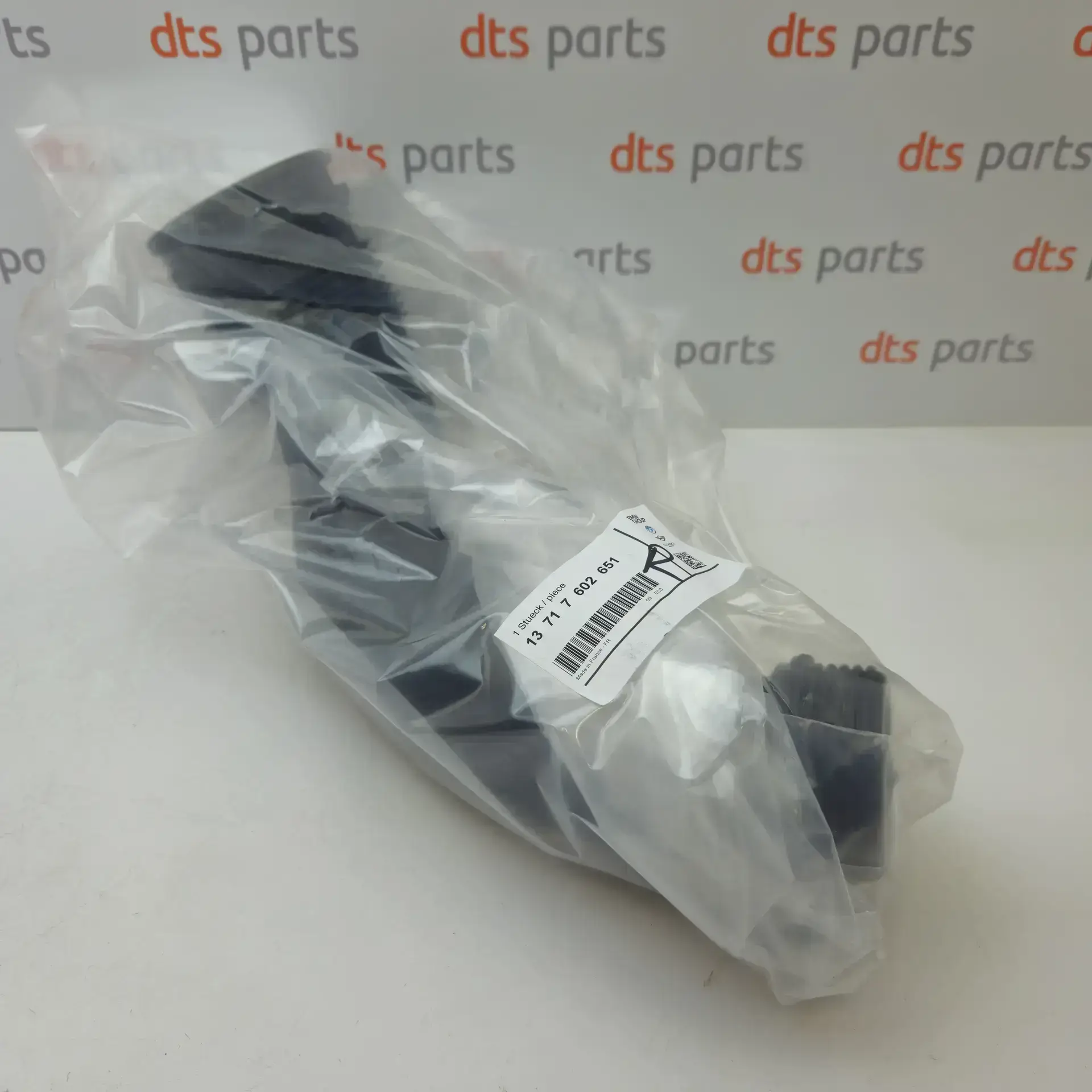 OEM BMW 13717602651 – Air intake pipe