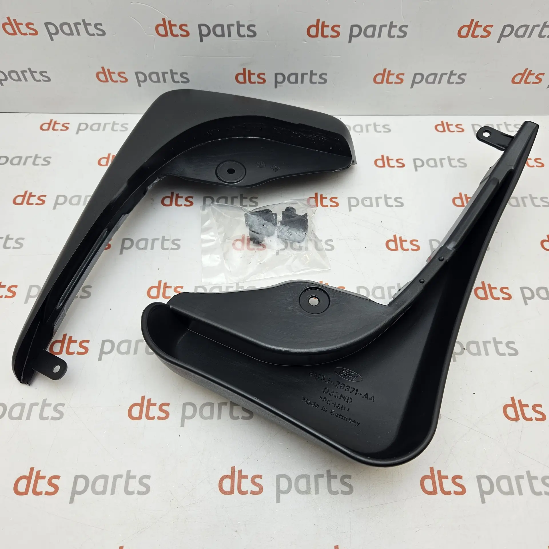 OEM Ford 1521017 – Rear mud flaps