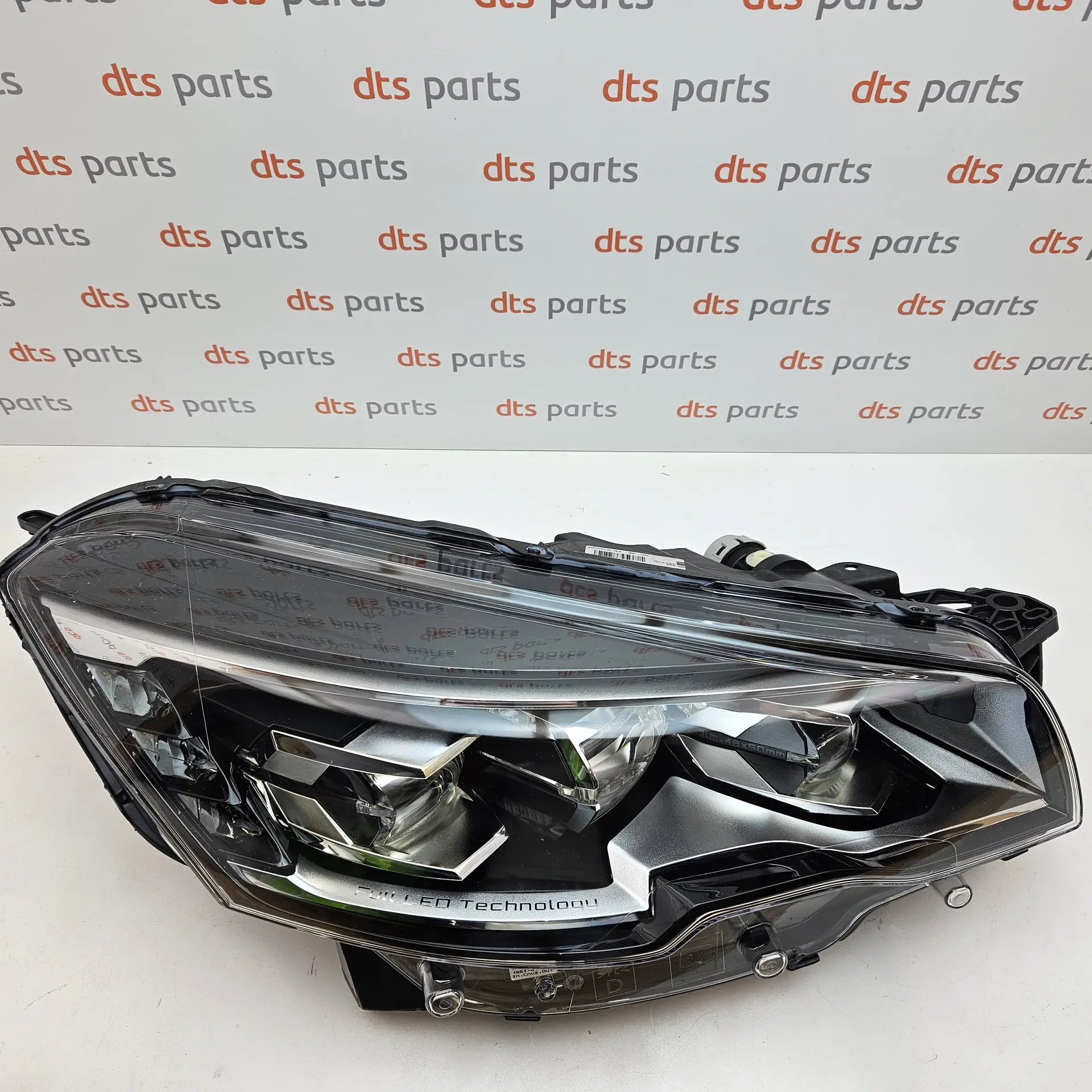 OEM Peugeot 1612495280 – Front right LED headlight