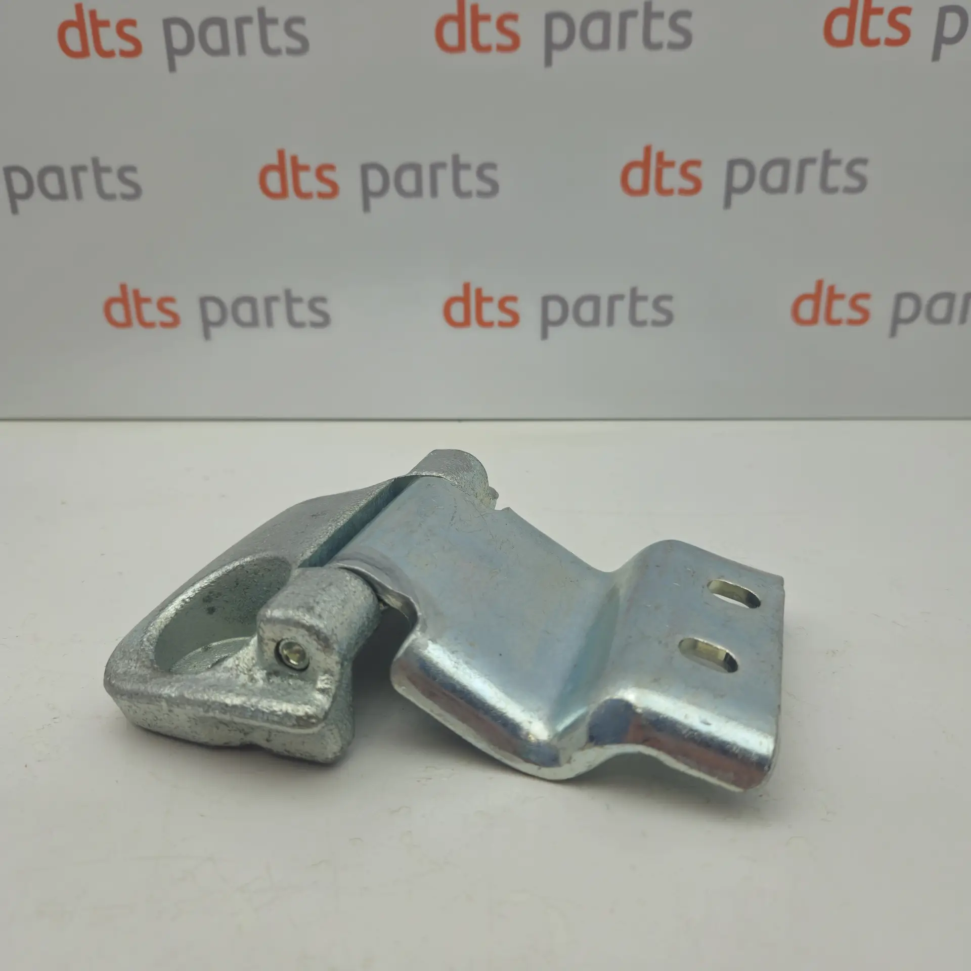 OEM PSA 1617323980 – Upper left rear door hinge