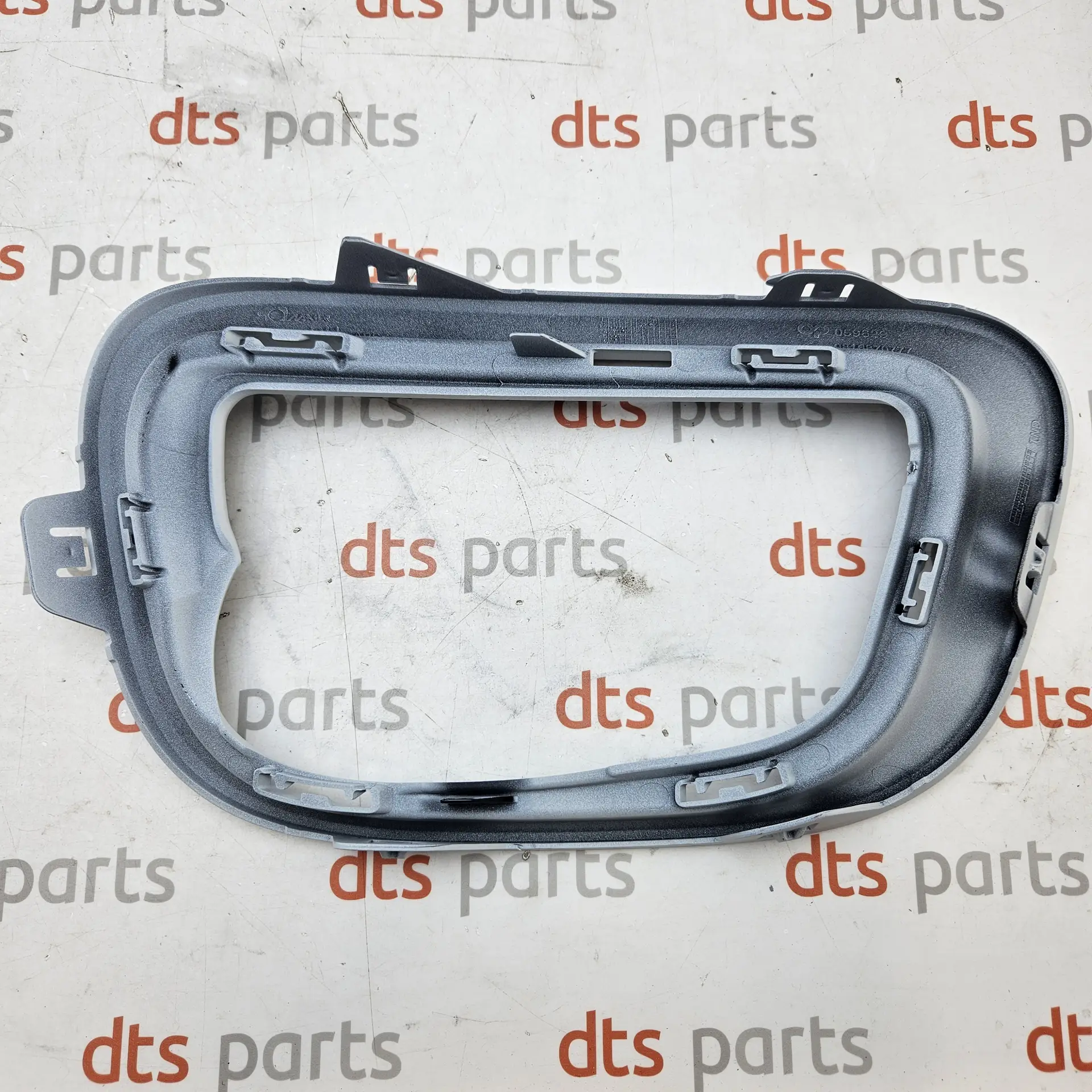 OEM PSA 1633122380 – Front bumper outer fog light surround trim finisher
