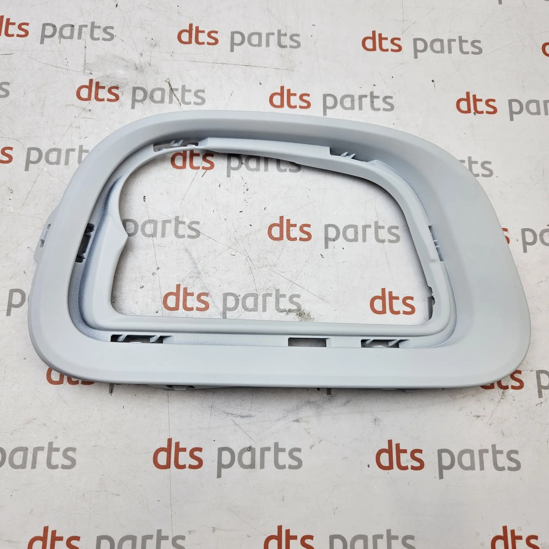 OEM PSA 1633122380 – Front bumper outer fog light surround trim finisher