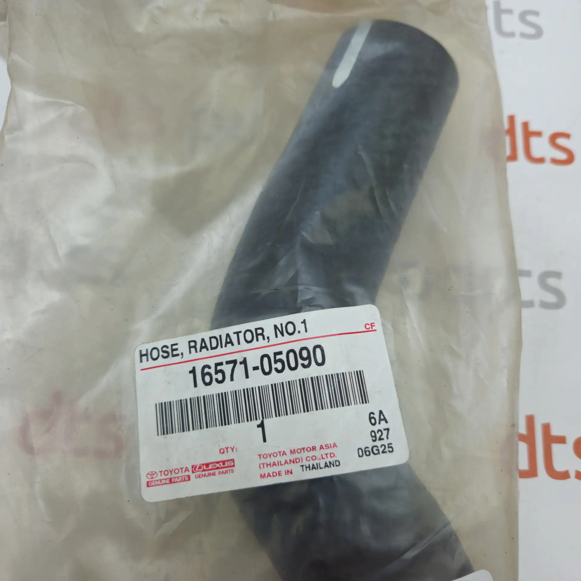 OEM Toyota 1657105090 – Upper radiator coolant hose