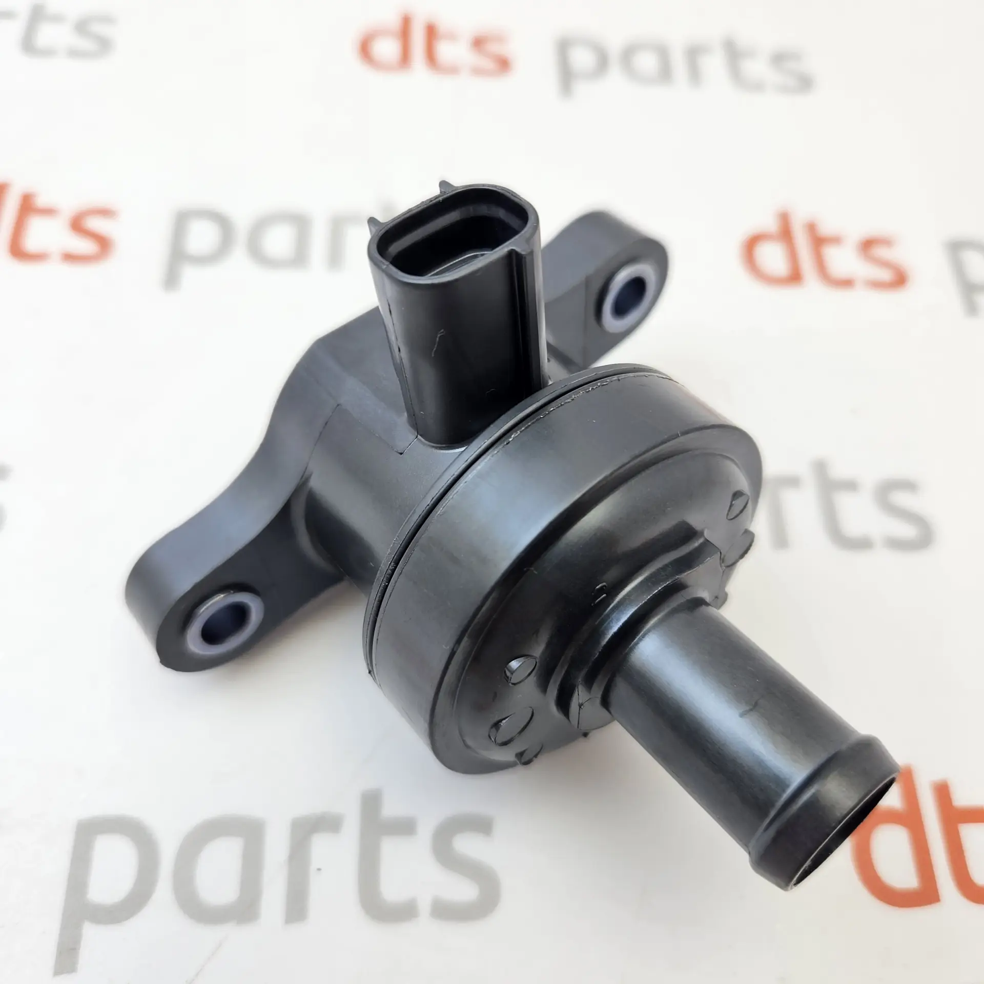 OEM Toyota 1667137010 – Engine coolant thermostat housing assembly with electronic control valve