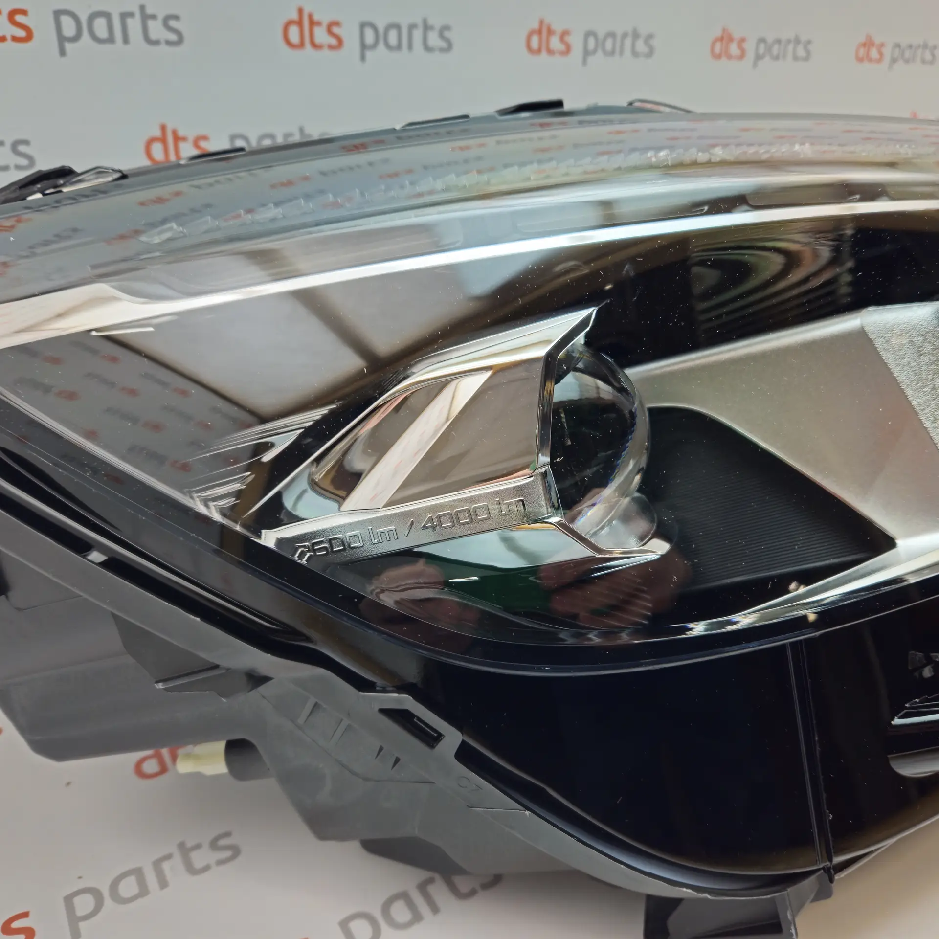 OEM Peugeot 1674017980 – Front right hradlight