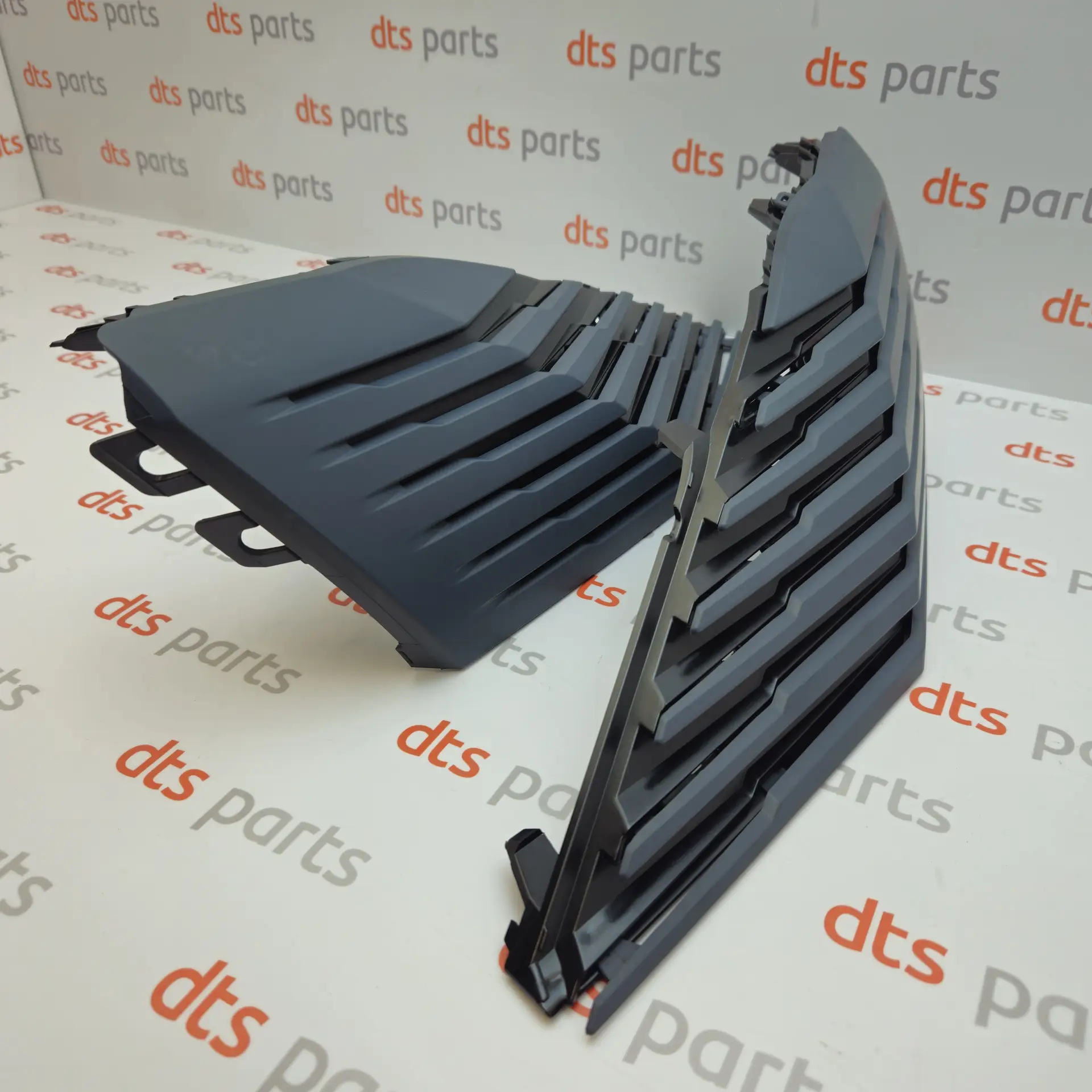 OEM PSA 1675868580 – Front bumper grille set