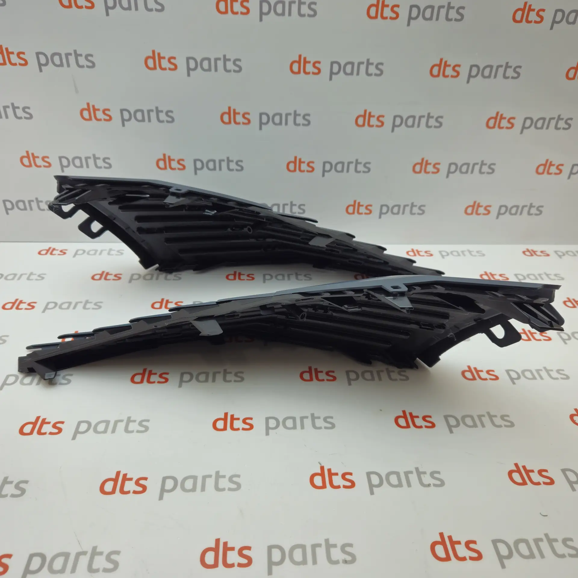 OEM PSA 1675868580 – Front bumper grille set