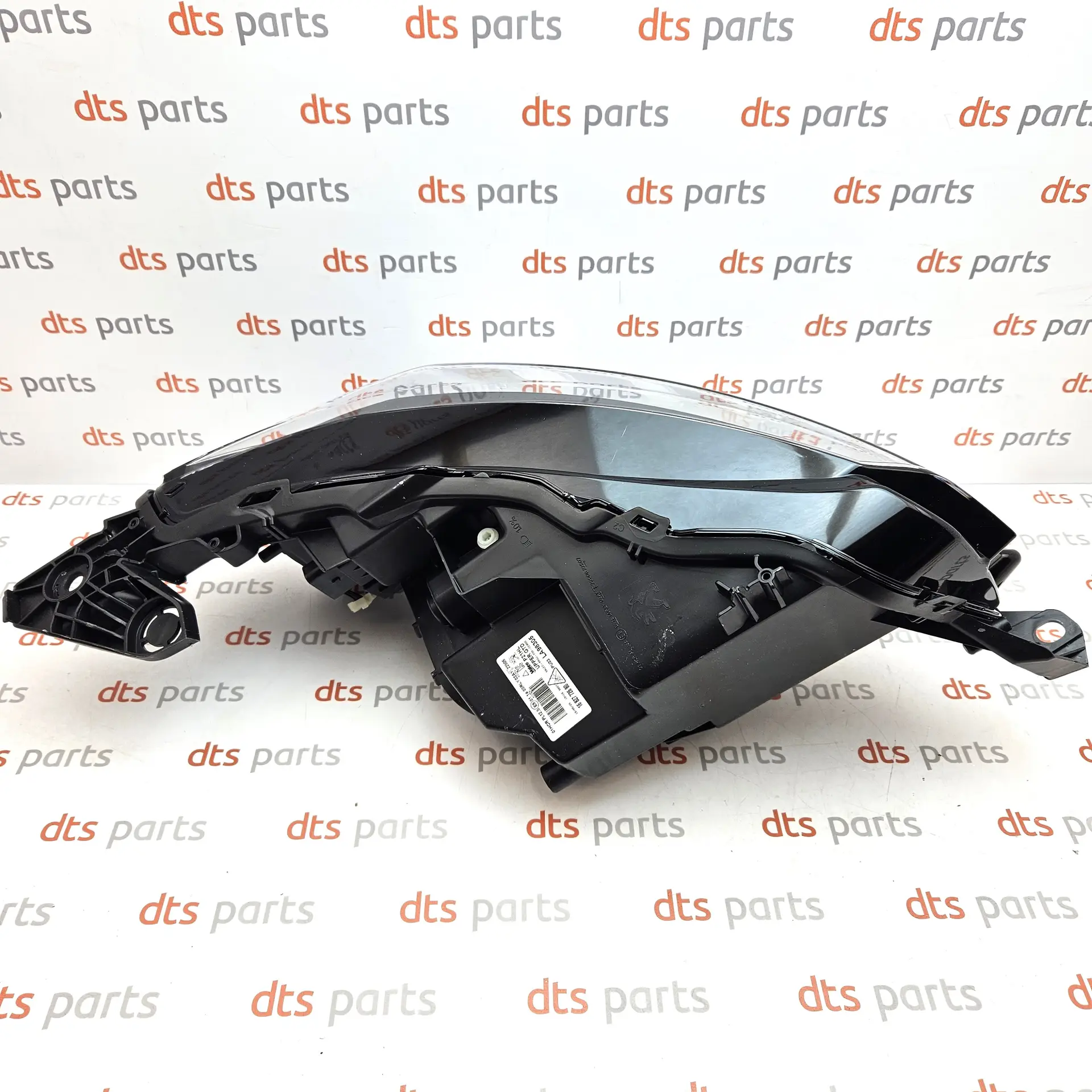 OEM PSA 1682772680 – Left headlight