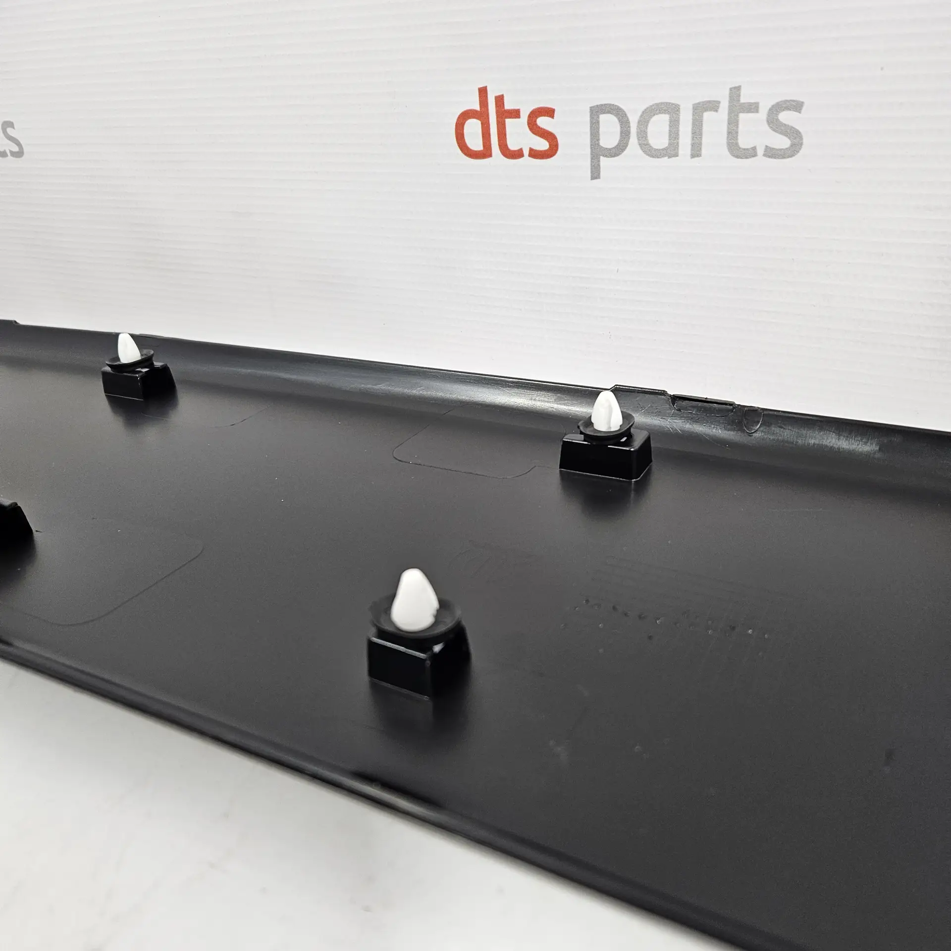 OEM PSA 1685339780 – Right sliding door strip