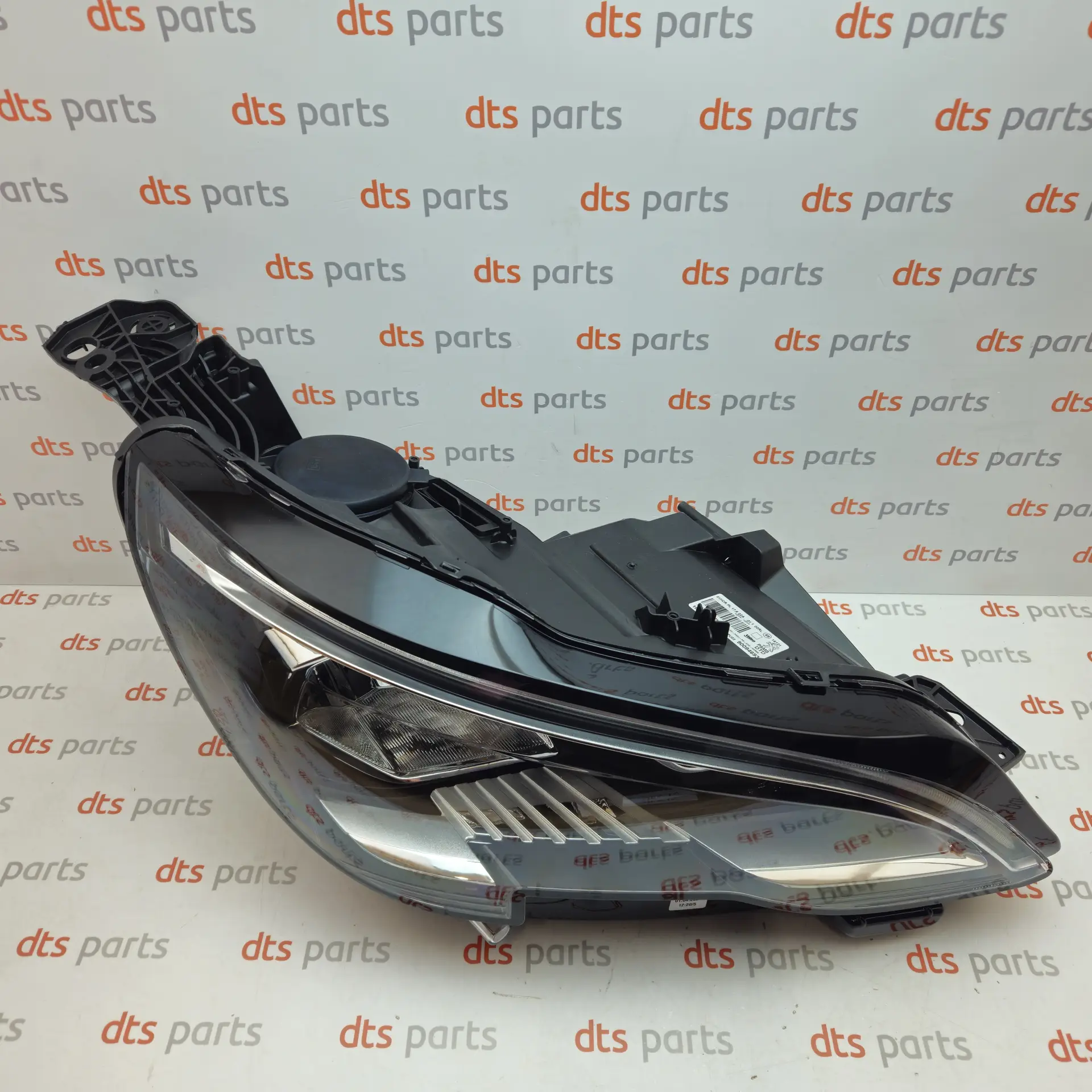 OEM Peugeot 1686413380 – Front right headlight assembly