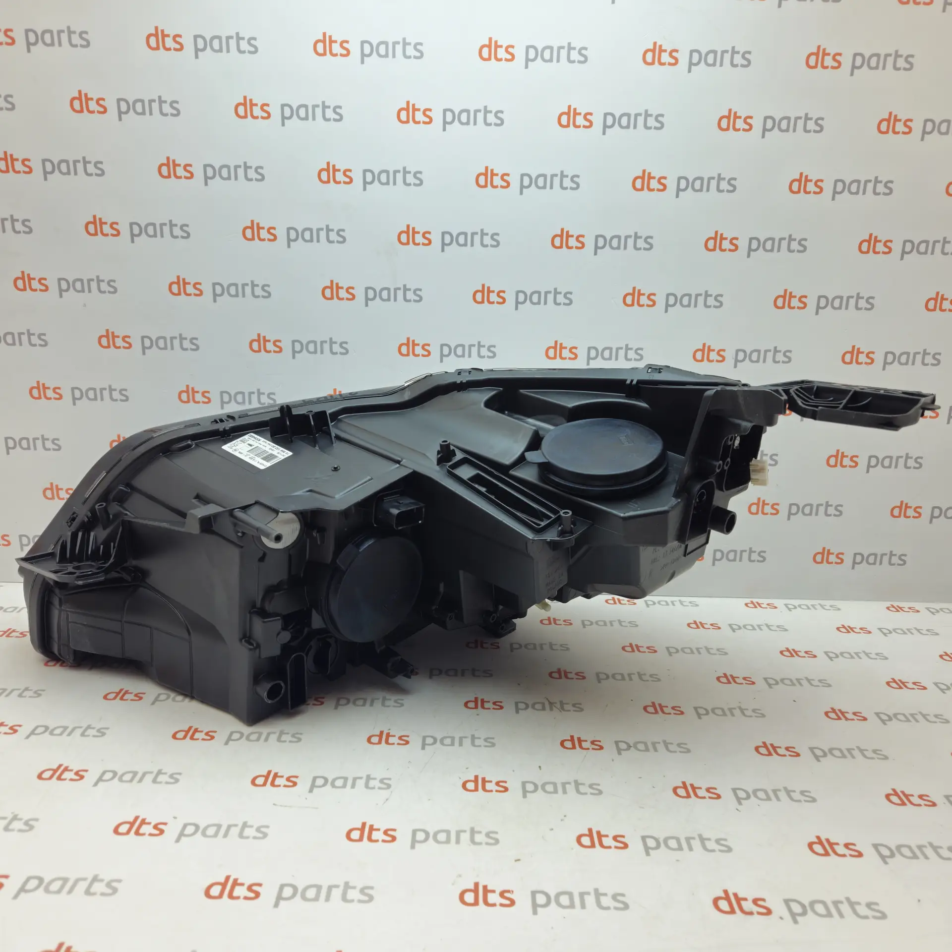 OEM Peugeot 1686413380 – Front right headlight assembly