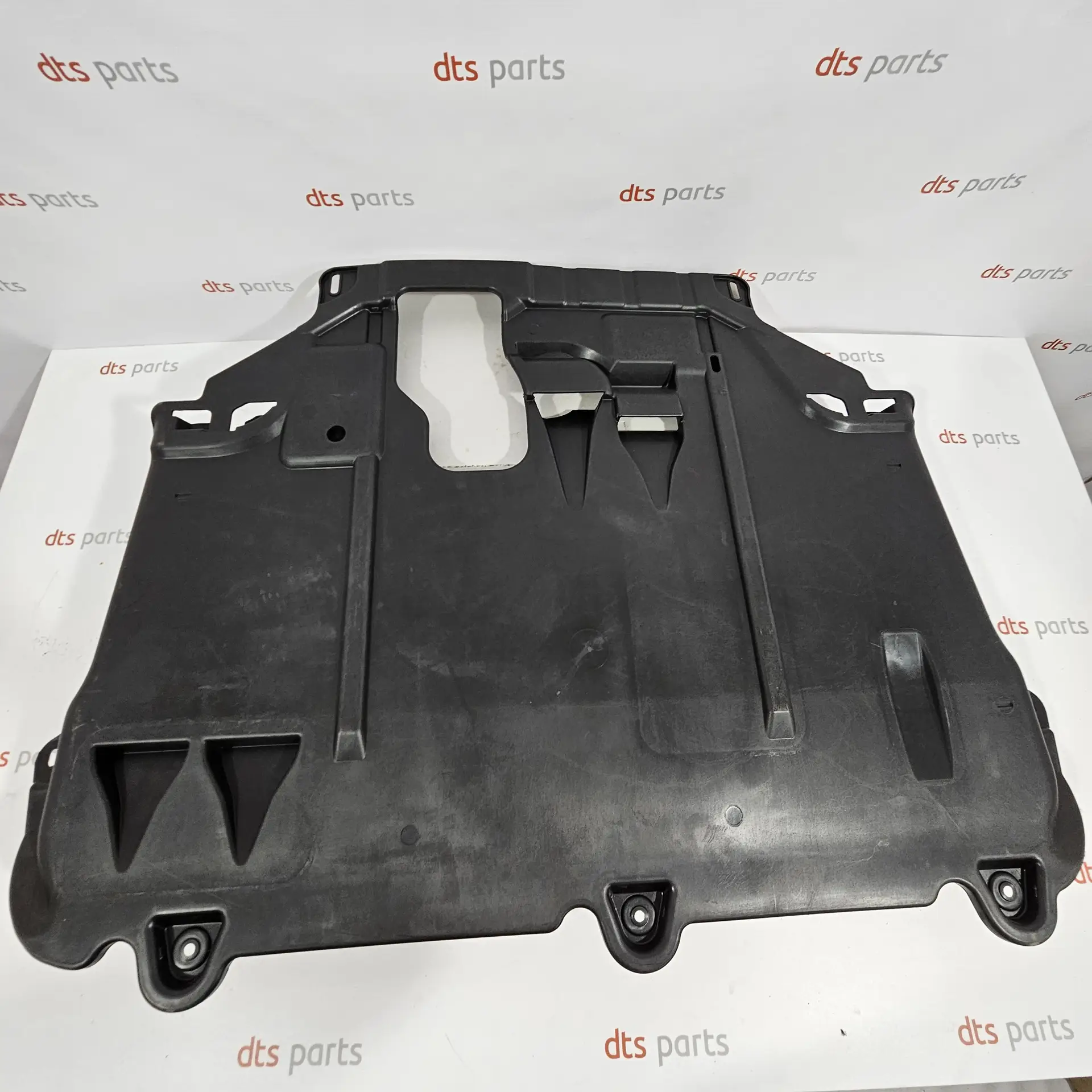 OEM Ford 1687883 – Under floor engine cover shield