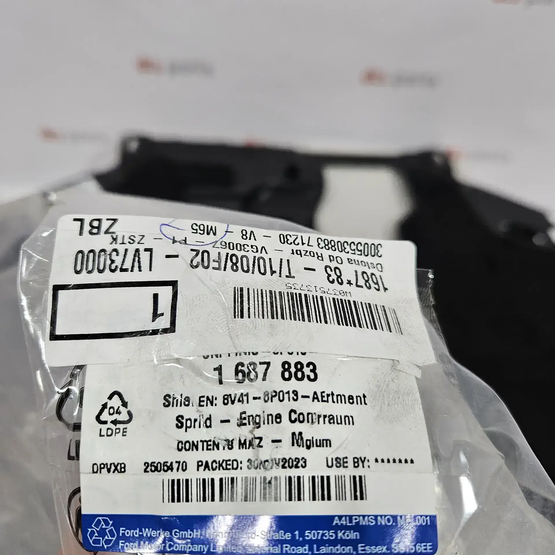 OEM Ford 1687883 – Under floor engine cover shield