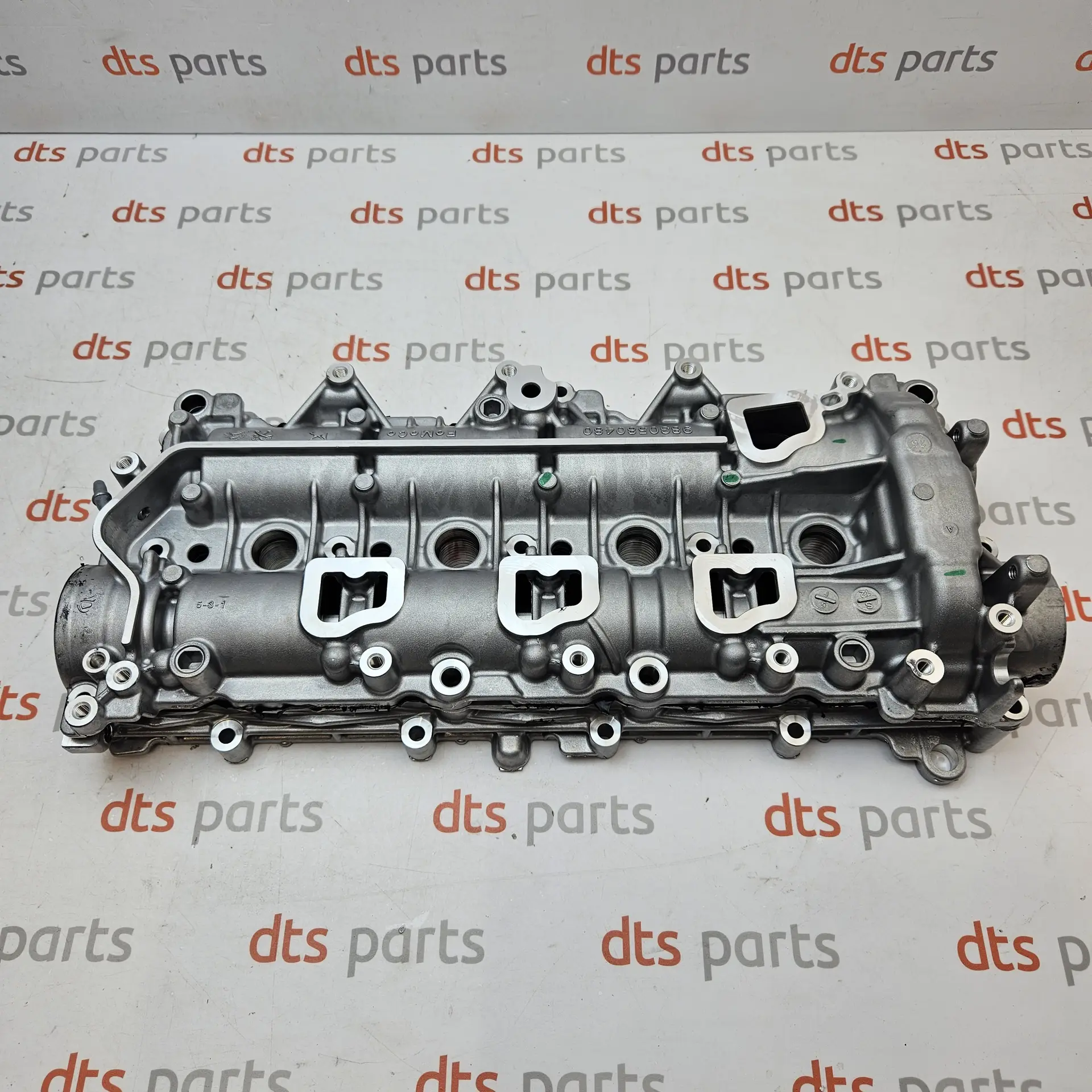 OEM PSA 1697054780 – PSA (Stellantis) upgraded 8mm camshaft and valve cover kit. This is a critical revision kit engineered for Peugeot, Citroën, DS, Opel, and Ford vehicles equipped with the 1.5 BlueHDi (DV5R) diesel engine.