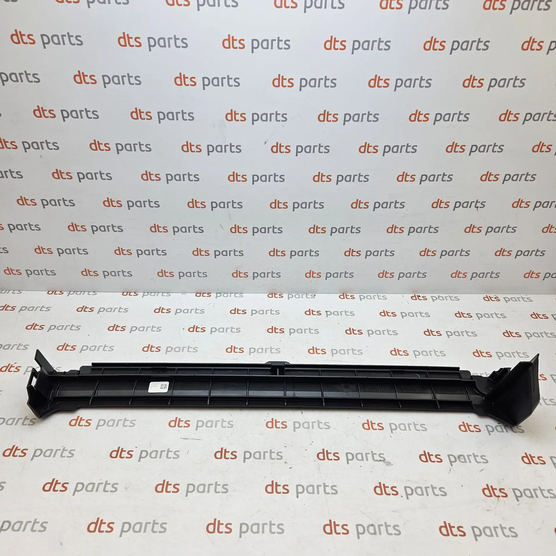 OEM BMW 17118589086 – Upper radiator top slam panel cover shield