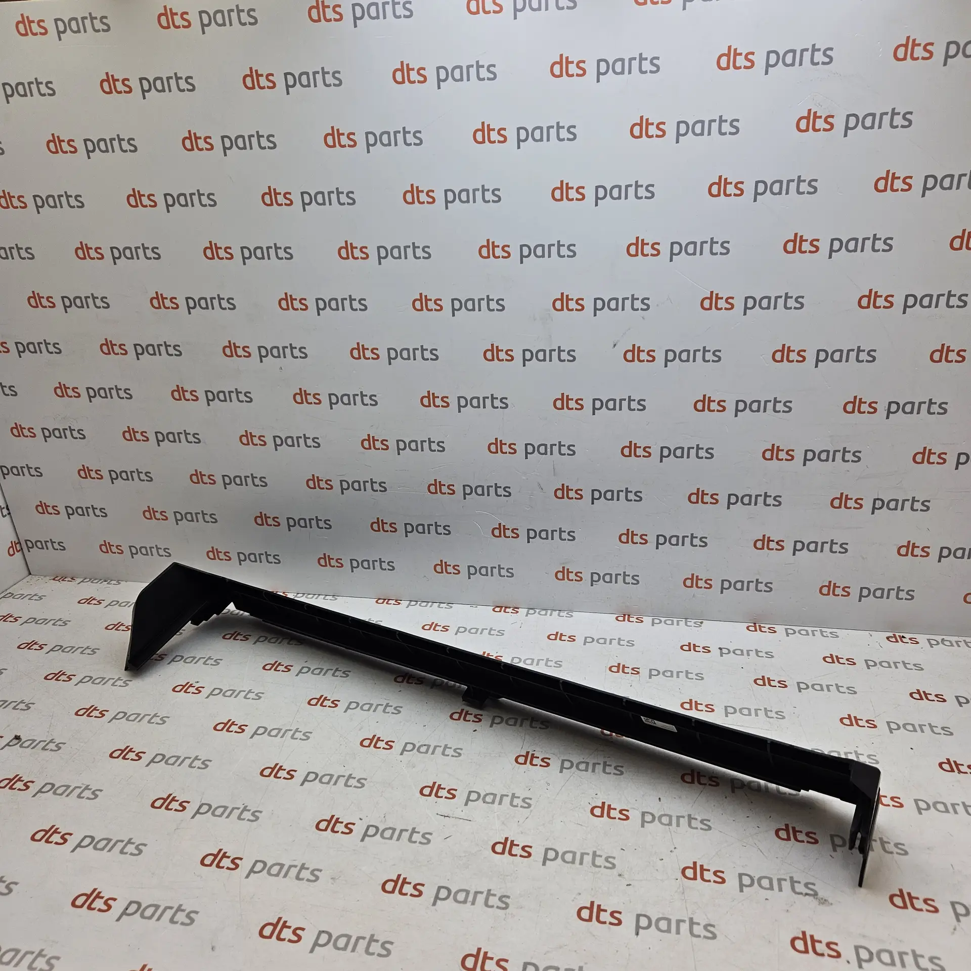 OEM BMW 17118589086 – Upper radiator top slam panel cover shield
