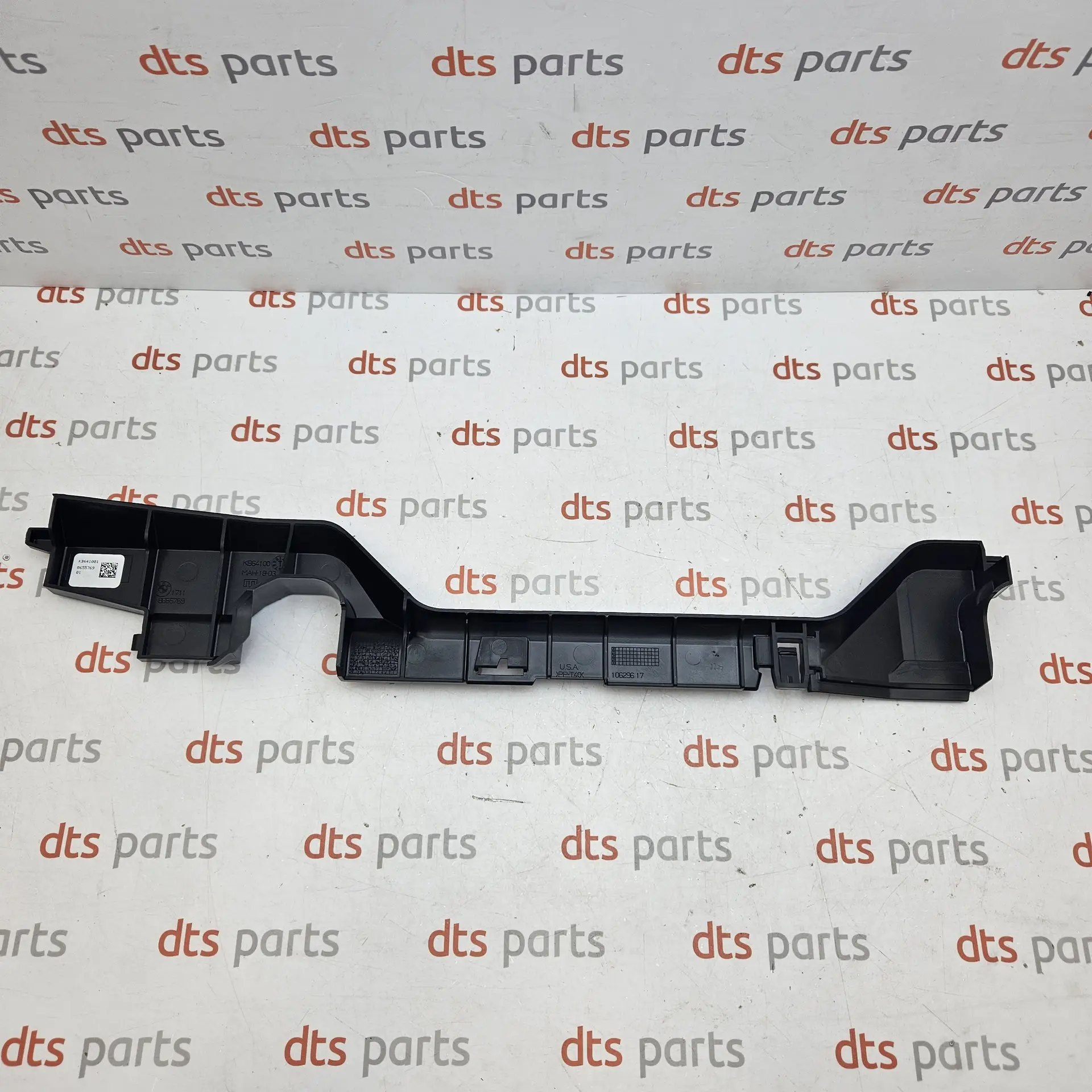 OEM BMW 17118655769 – Radiator side support shroud covering