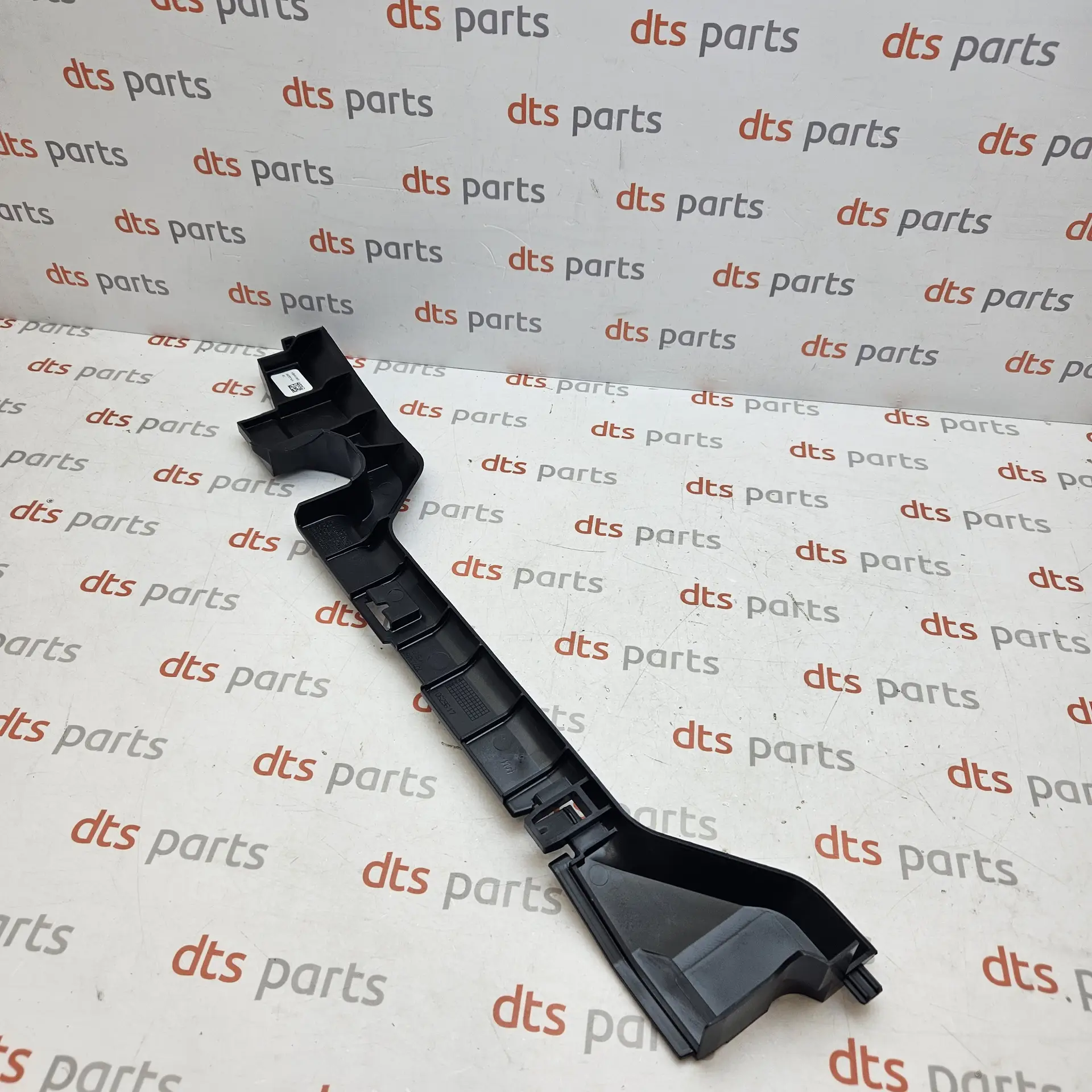 OEM BMW 17118655769 – Radiator side support shroud covering