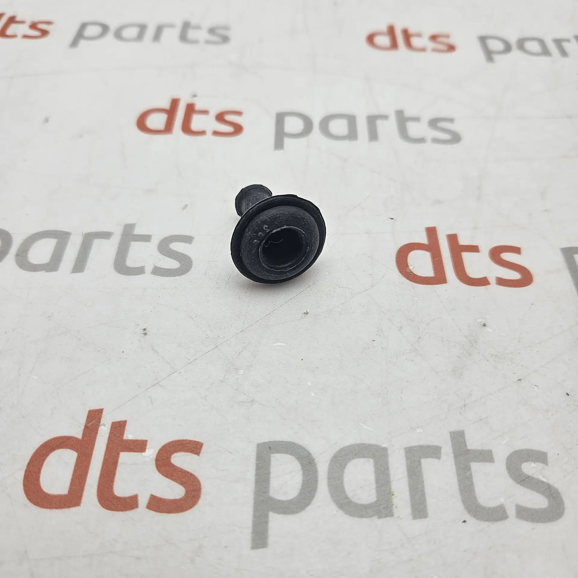 OEM VAG 171611751 – Grommet