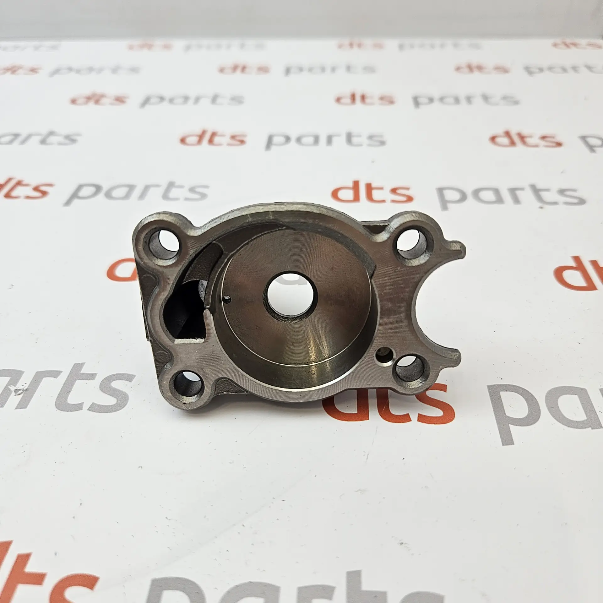 OEM Suzuki 1741198611 – Outboard engine water pump housing case