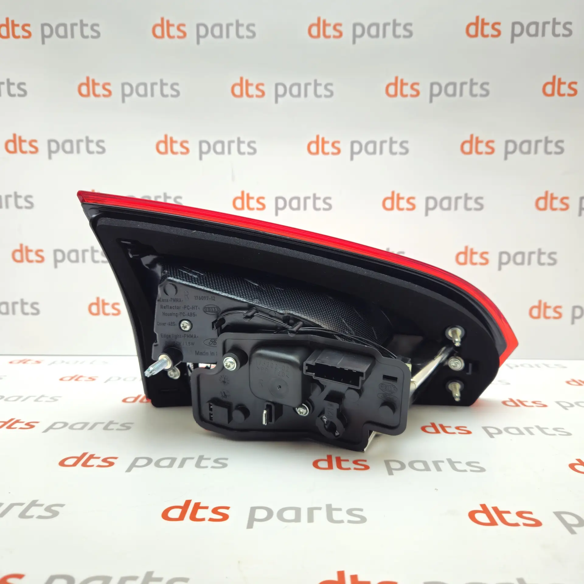 OEM Ford 1747110 – Rear right inner LED taillight
