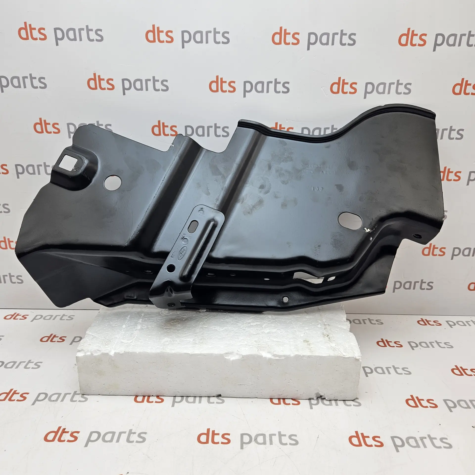 OEM Ford 1790552 – Front left side panel reinforcement